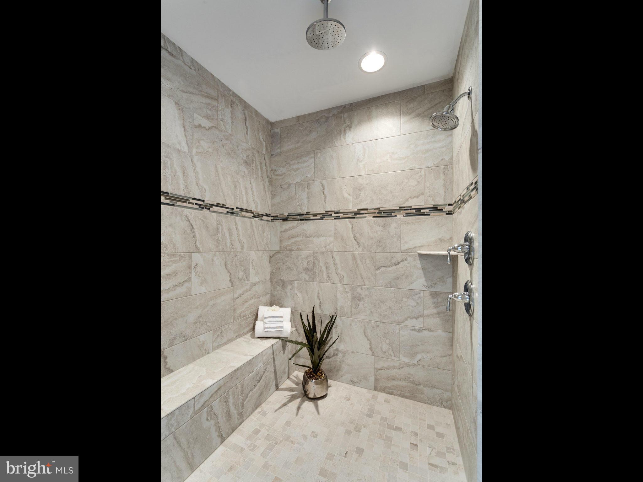 MCLEAN MANOR - Residential