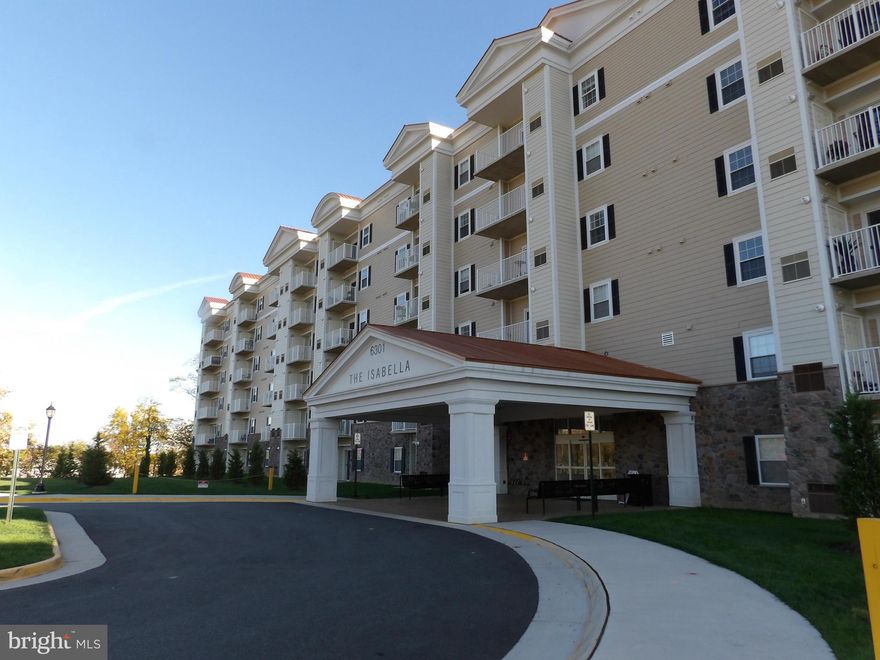 1 BR 1 DEN 1 BATH 781 SQ FT WELL BUILT CONSTRUCTION, 4TH FLOOR CONDO. EASY ACCESS TO MAJOR ROADS, ON SITE METRO SHUTTLE, GARAGE #71, STORAGE, LOT OF VISITORS PARKING, GRANITE COUNTER, 42" CABINETS, SS UPGRADED APPL, ENG HARDWOOD FLOORS THRU OUT, ITALIAN 12X12 TILES, BACKSPLASH, HIGH CEILING, CONDO FEE INCLUDING WATER, POOL, LOUNGE, GYM.  THE BEST DEAL IN TOWN. AT THE GATE, DIAL 420 ENTER, WILL CALL LA CELL AND GRANT YOU ACCESS THRU THE GATE.  PARK AT VISITORS PARKING.