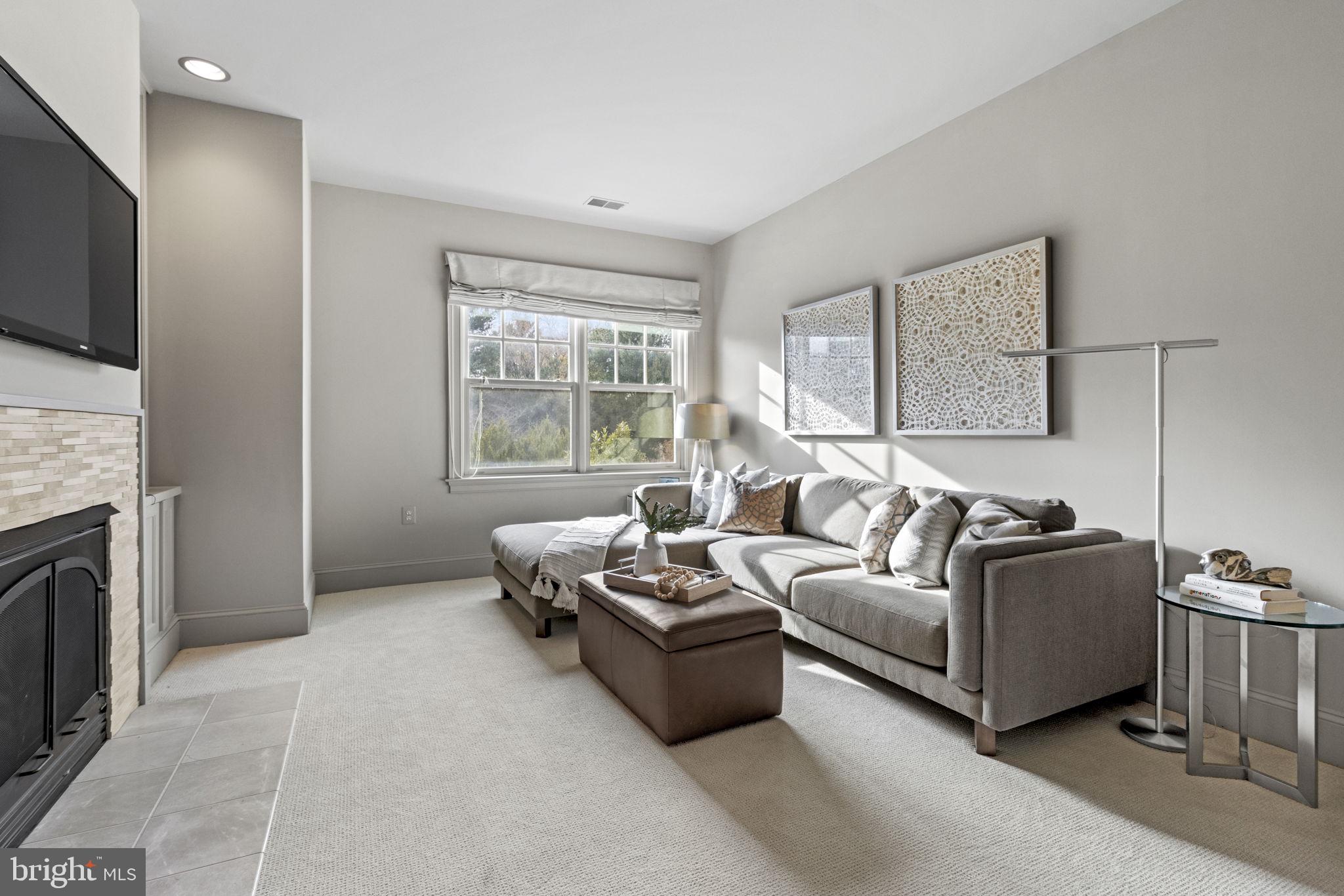 POTOMAC FALLS - Residential