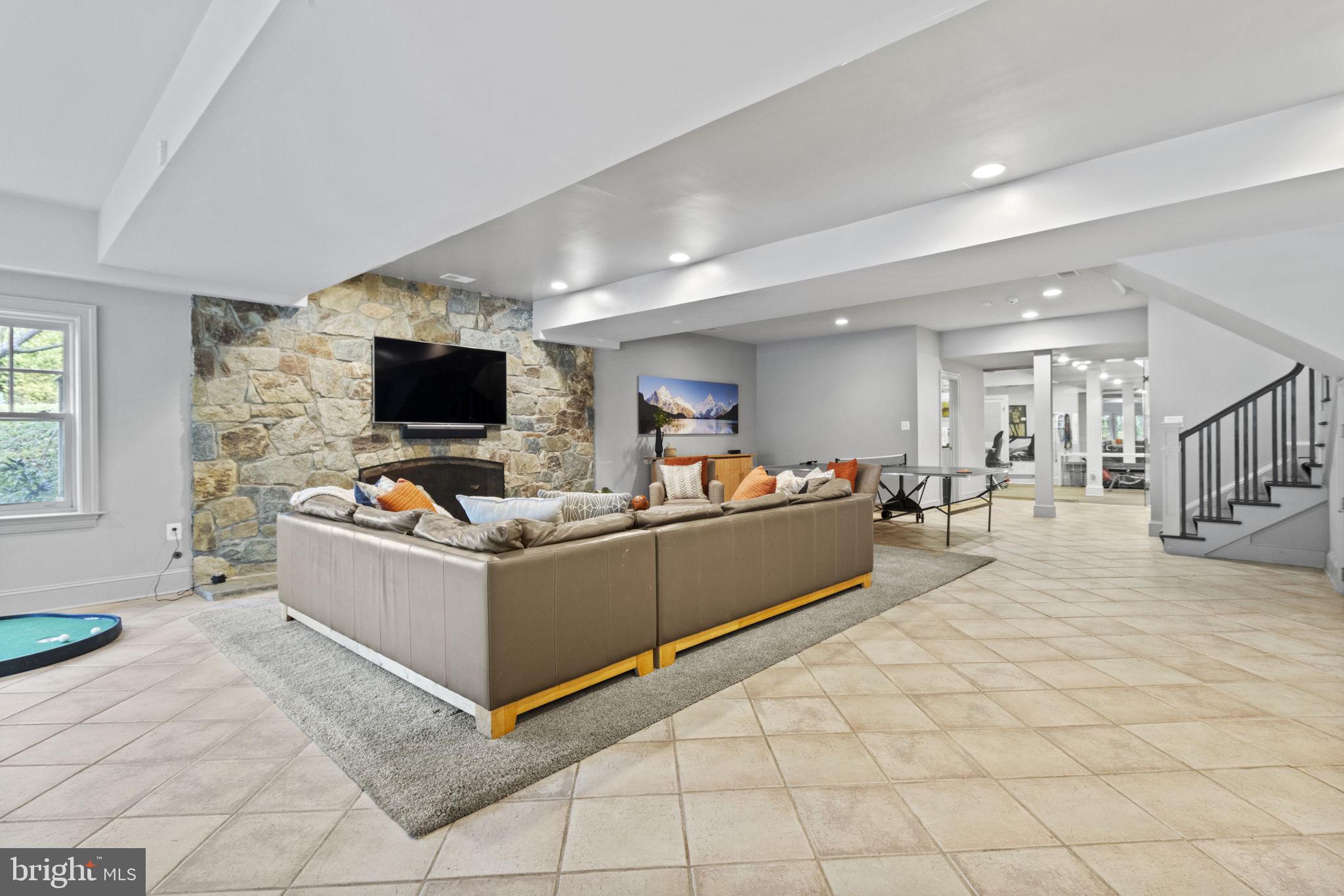 POTOMAC FALLS - Residential