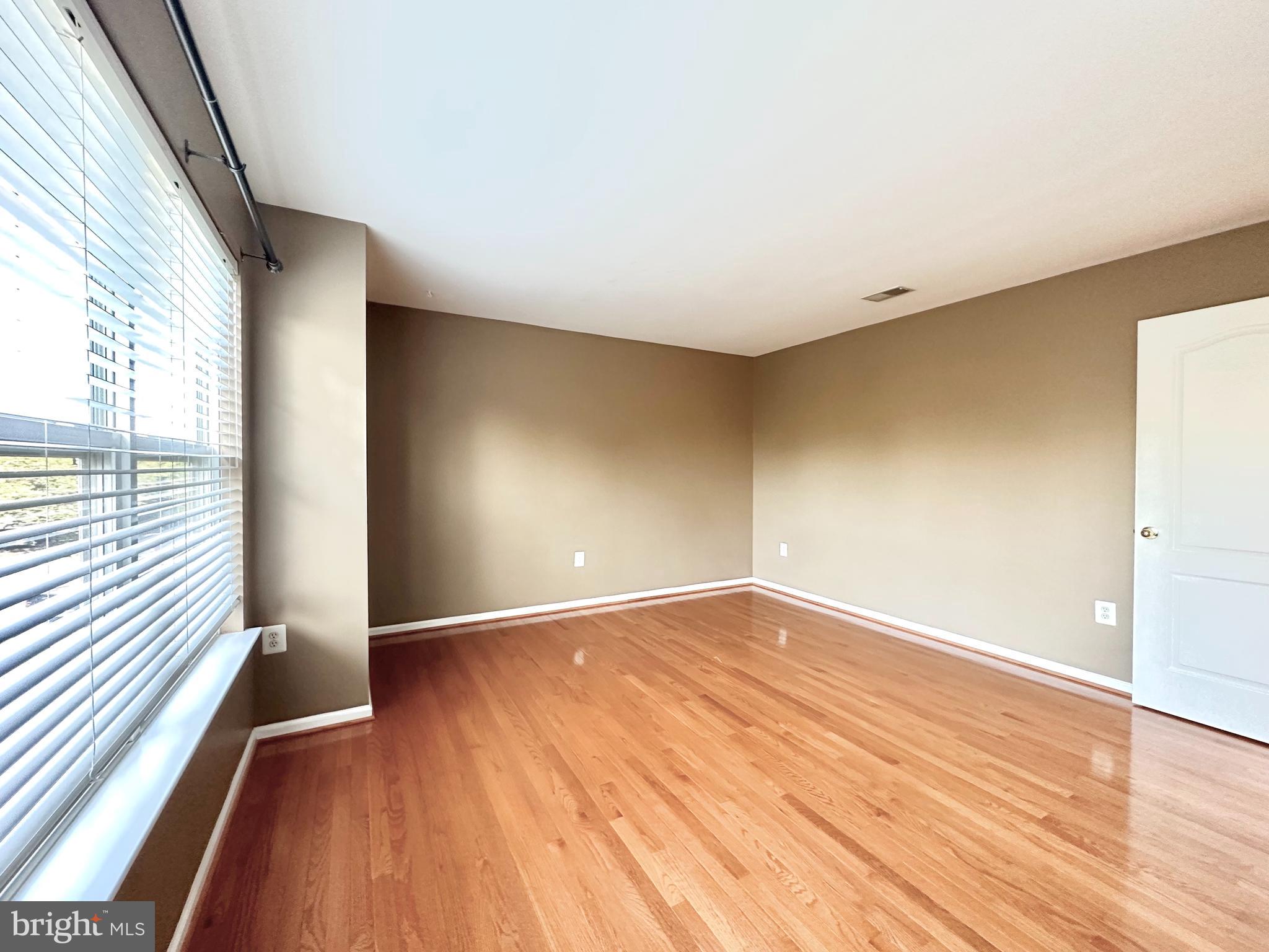 ASHBURN FARM - Residential Lease