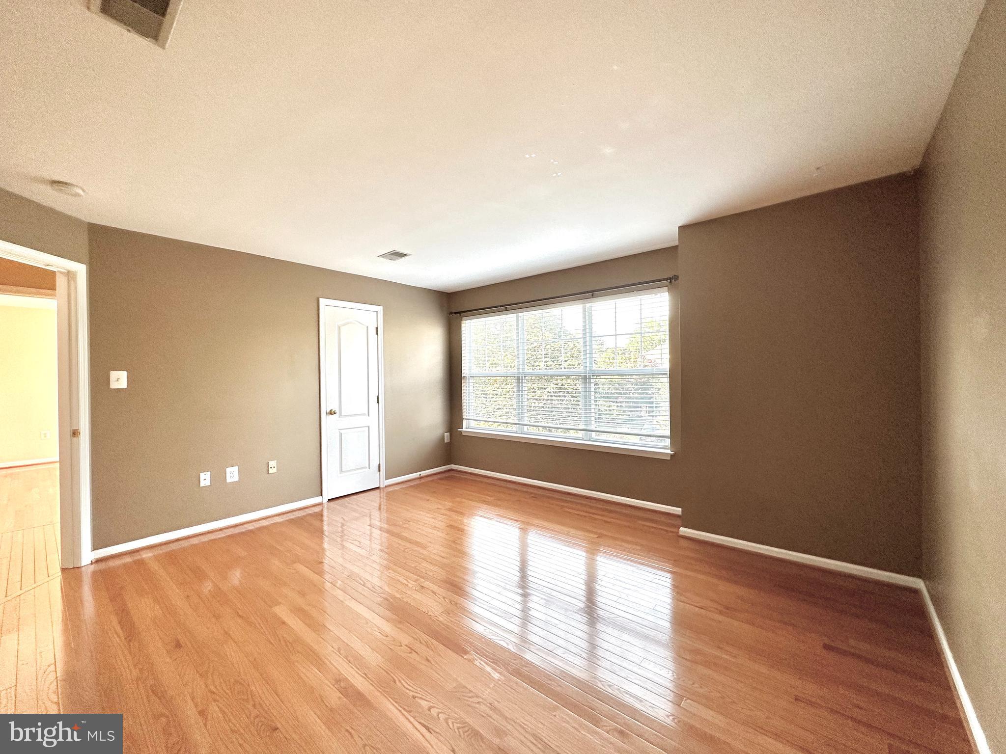 ASHBURN FARM - Residential Lease