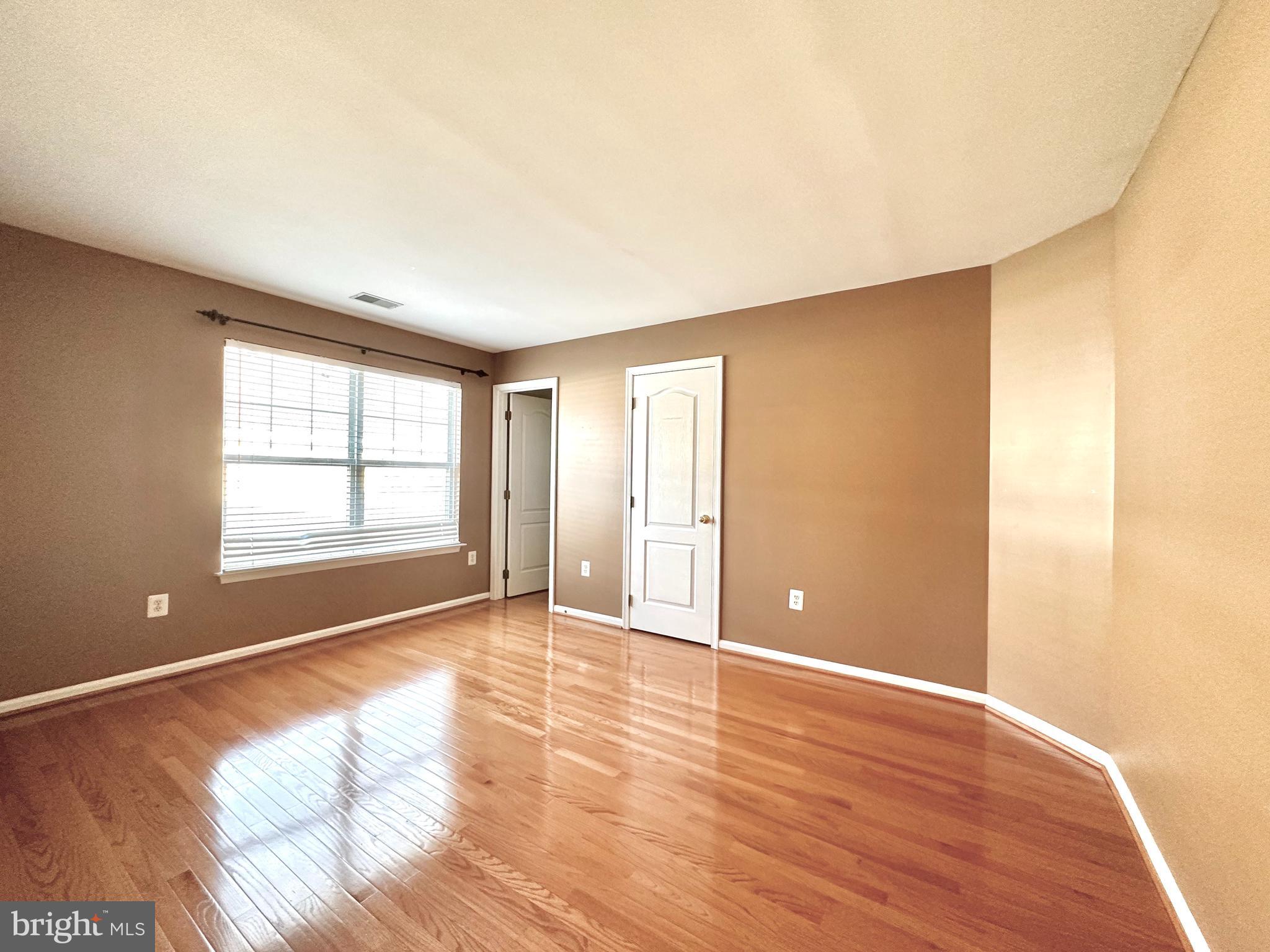 ASHBURN FARM - Residential Lease