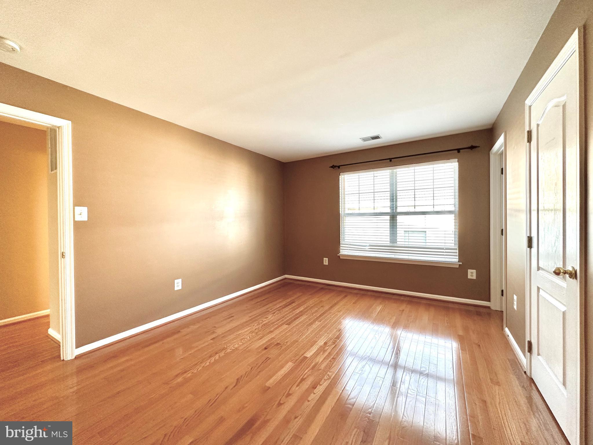 ASHBURN FARM - Residential Lease