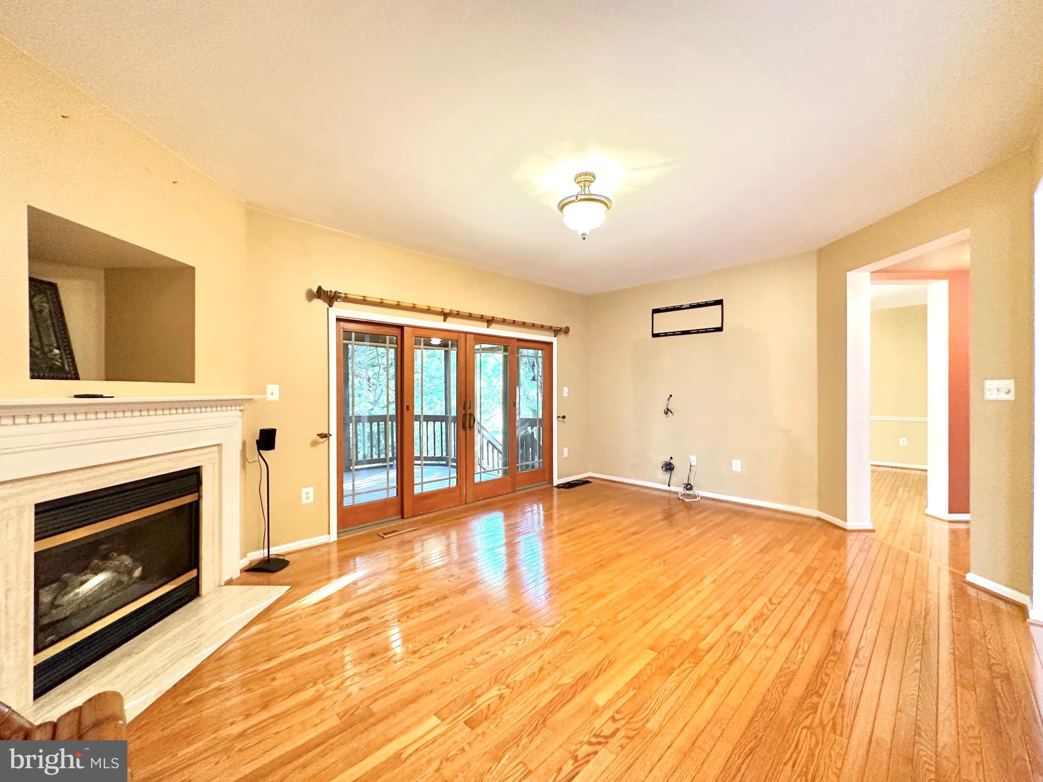 ASHBURN FARM - Residential Lease