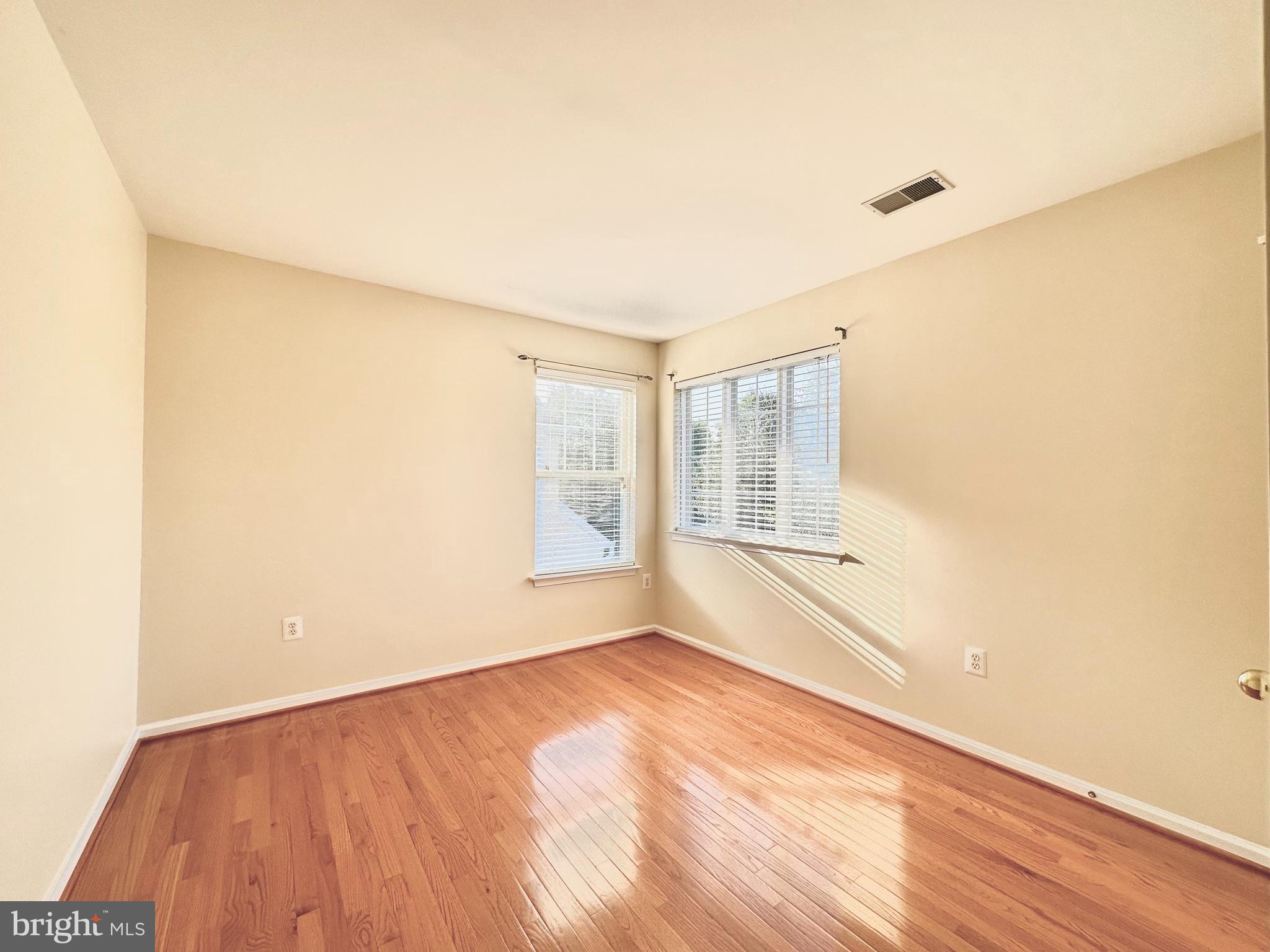 ASHBURN FARM - Residential Lease