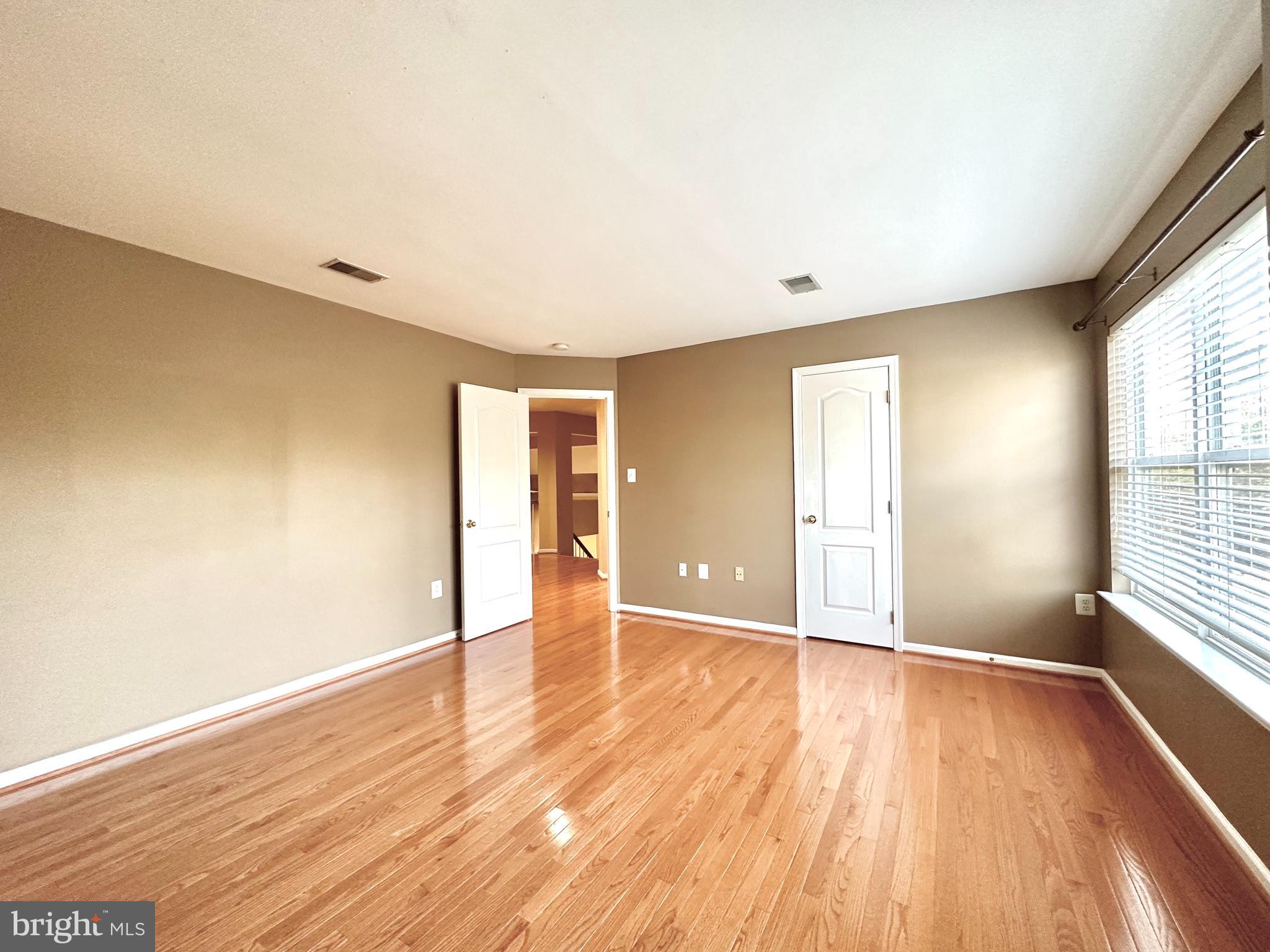 ASHBURN FARM - Residential Lease