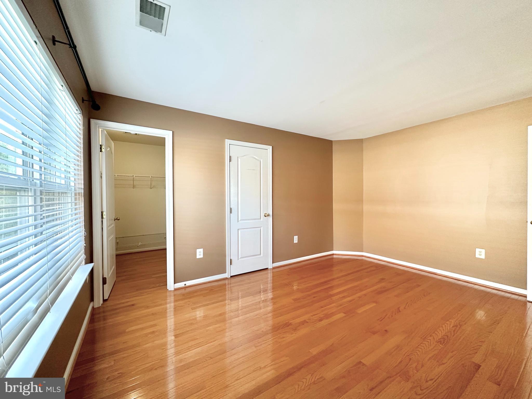 ASHBURN FARM - Residential Lease