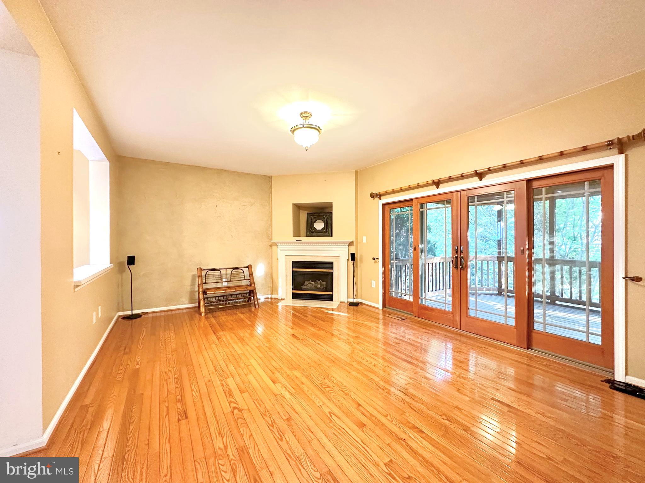 ASHBURN FARM - Residential Lease