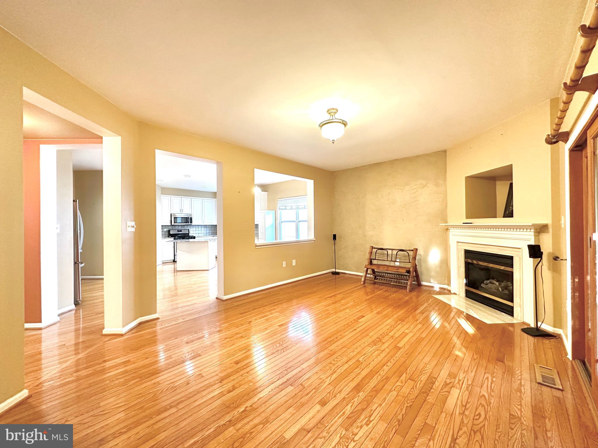 ASHBURN FARM - Residential Lease