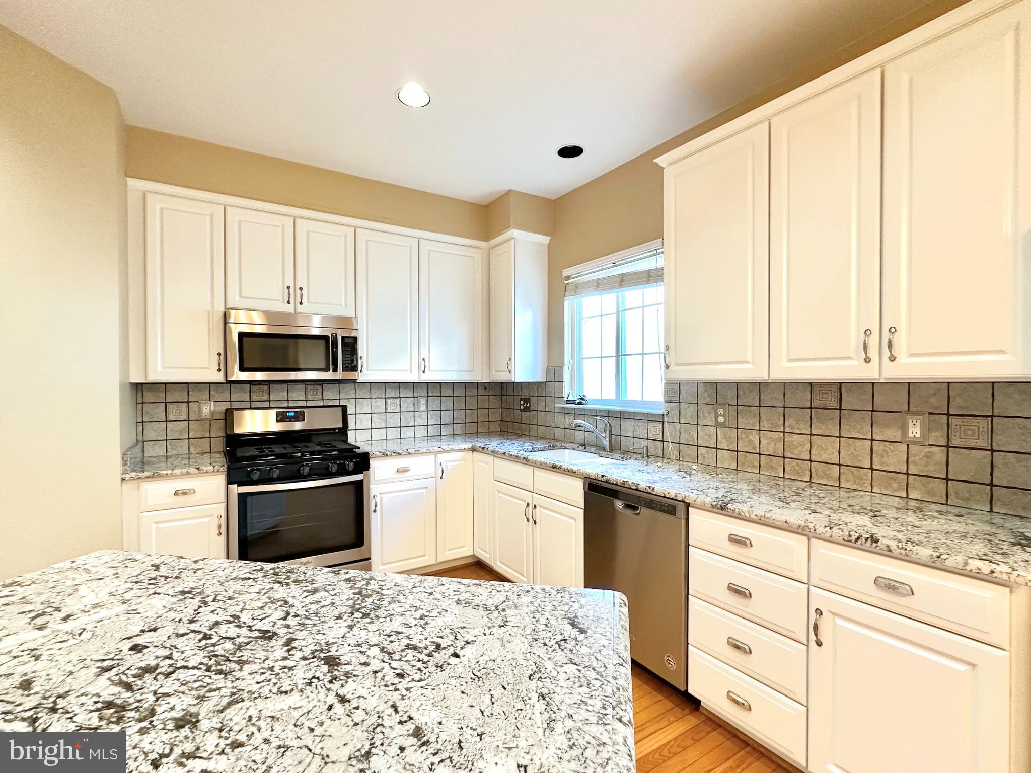 ASHBURN FARM - Residential Lease