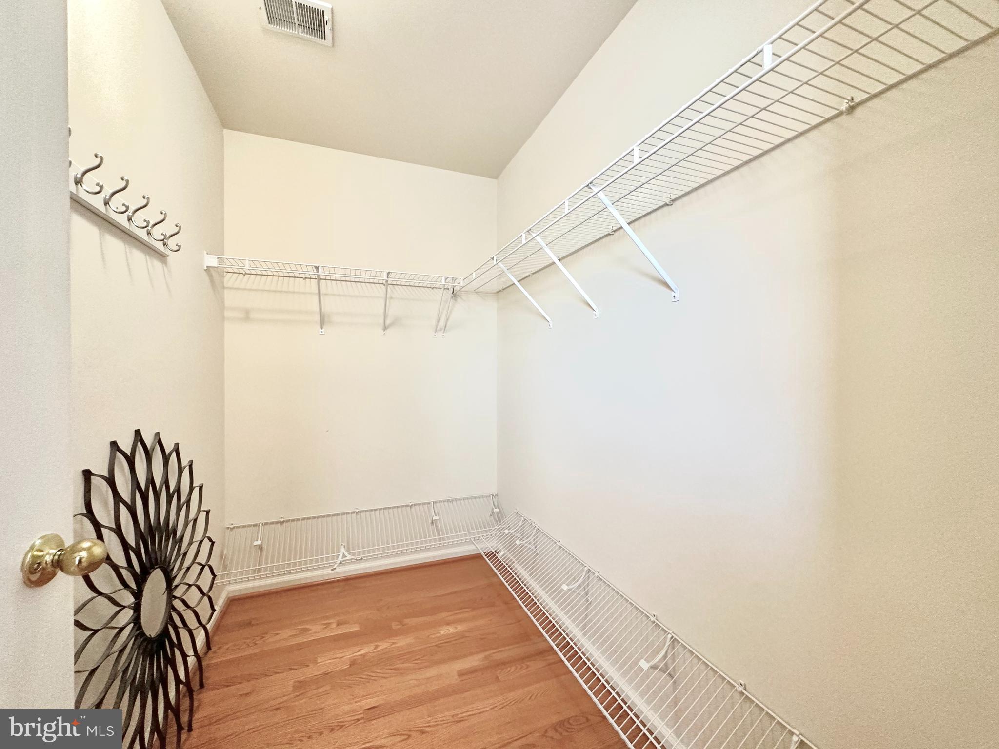 ASHBURN FARM - Residential Lease