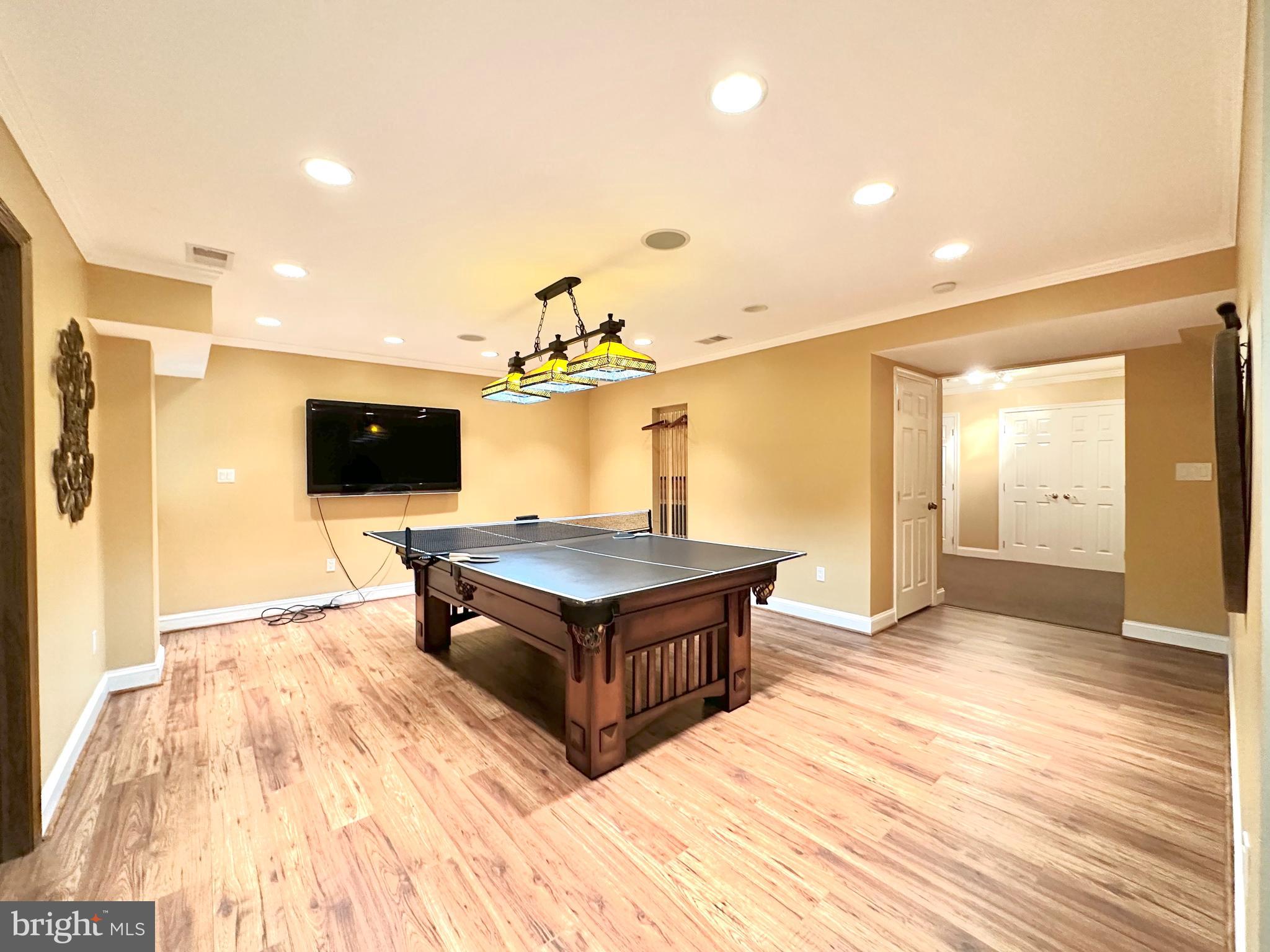 ASHBURN FARM - Residential Lease