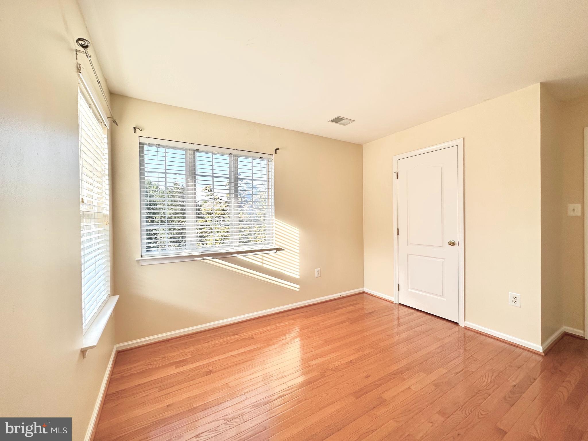 ASHBURN FARM - Residential Lease