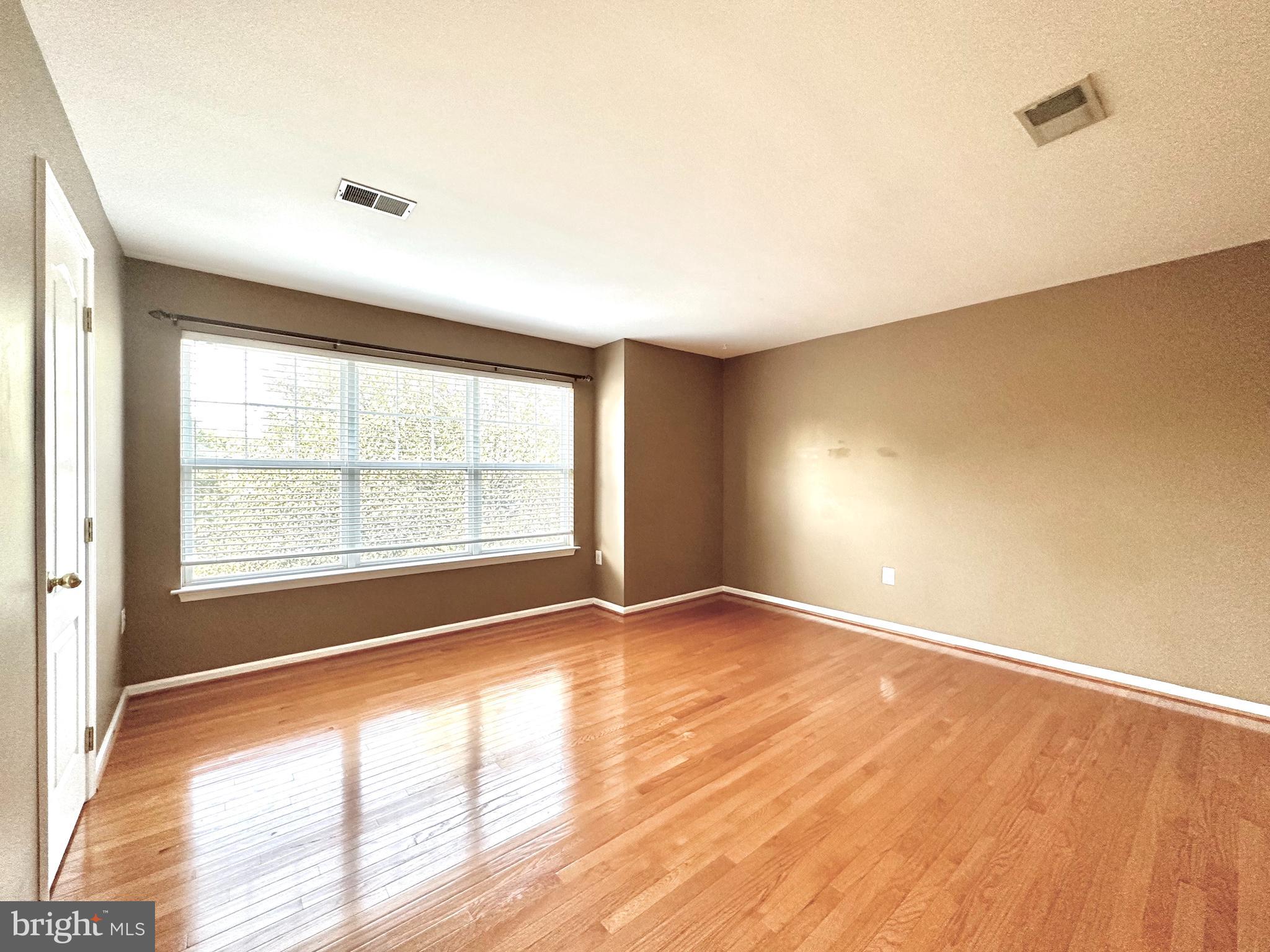 ASHBURN FARM - Residential Lease