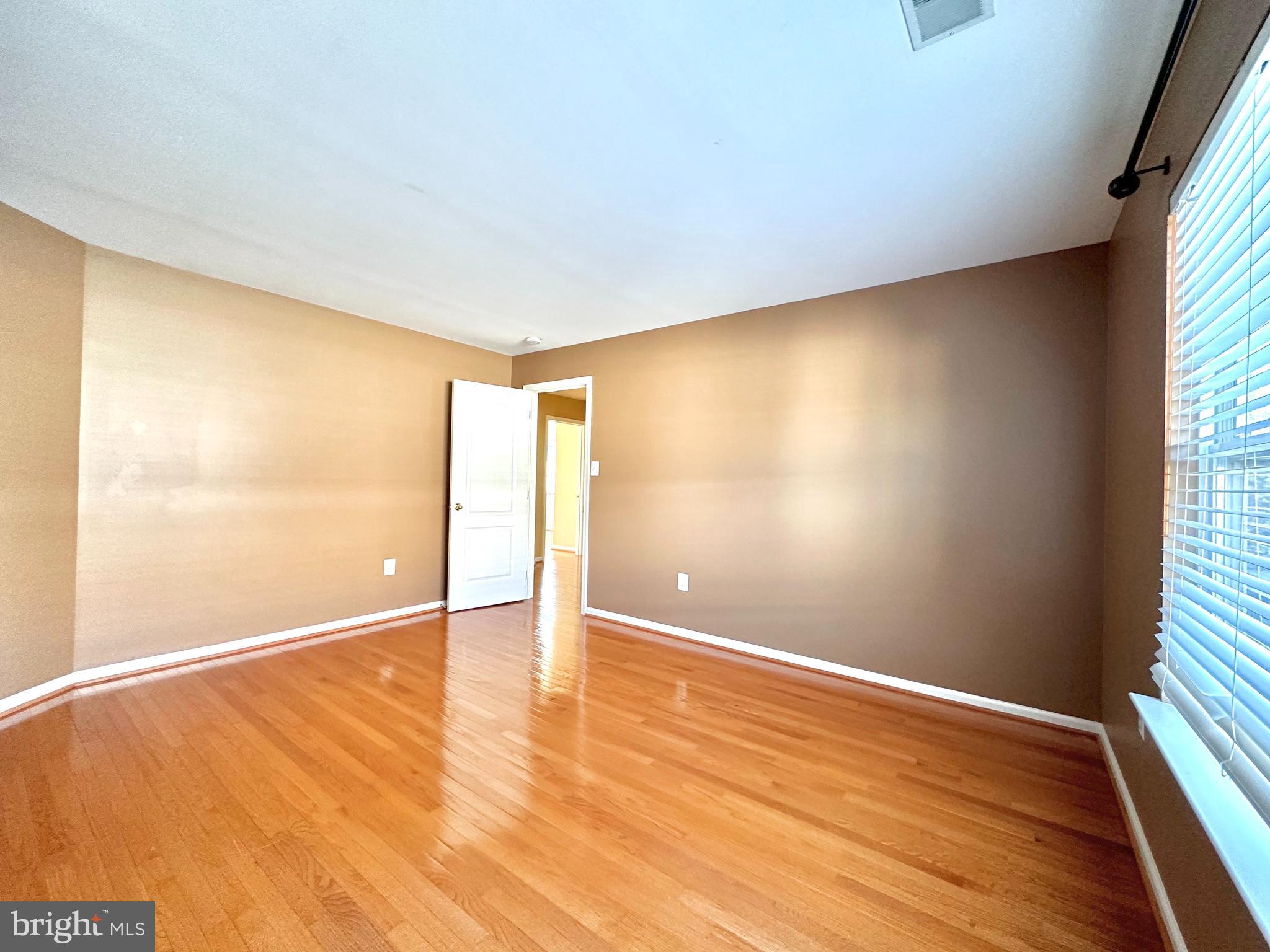 ASHBURN FARM - Residential Lease