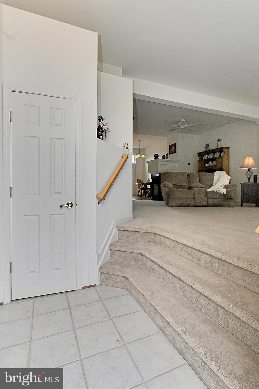 AUTUMN CHASE HUNT - Residential