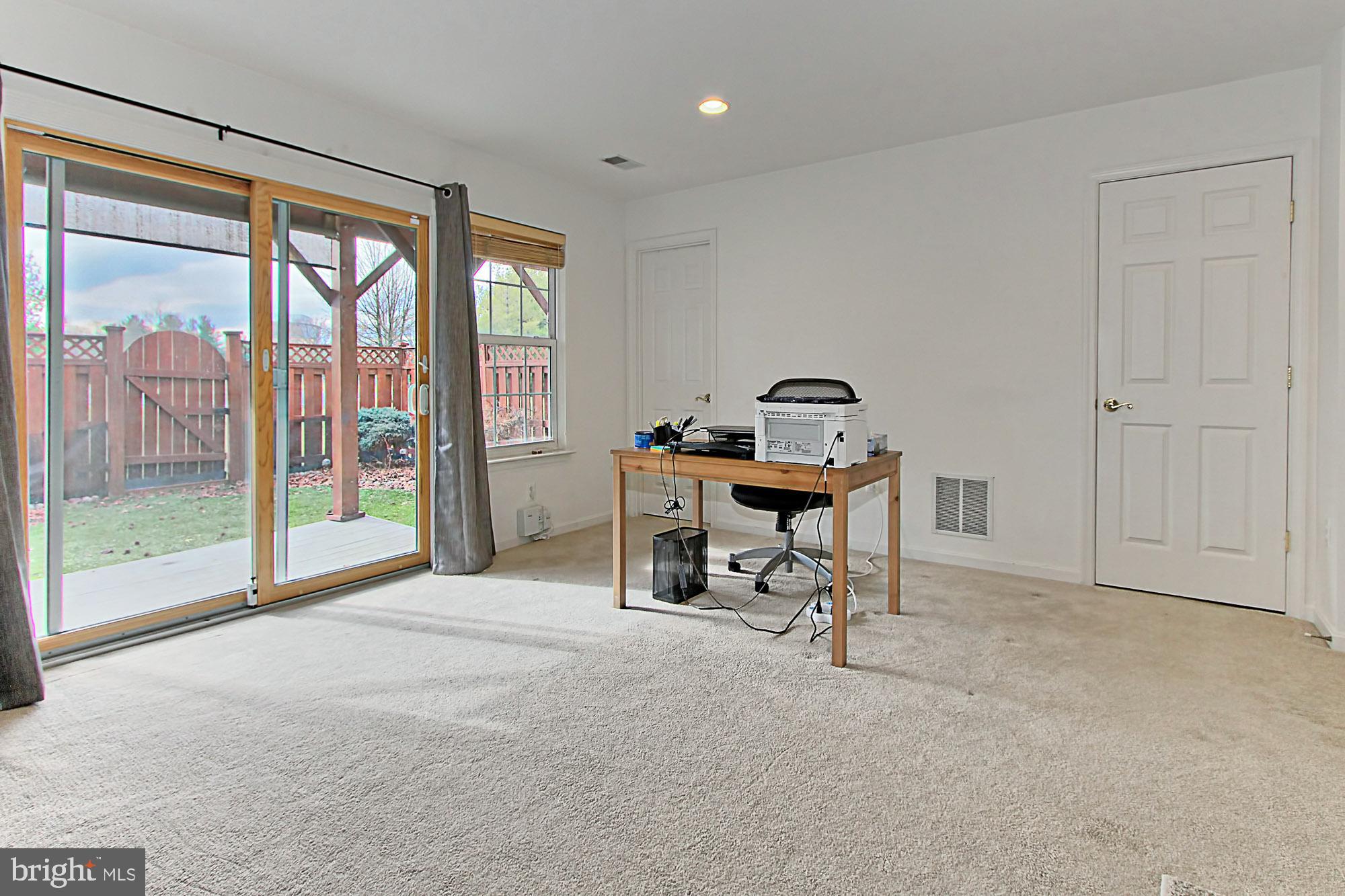 AUTUMN CHASE HUNT - Residential