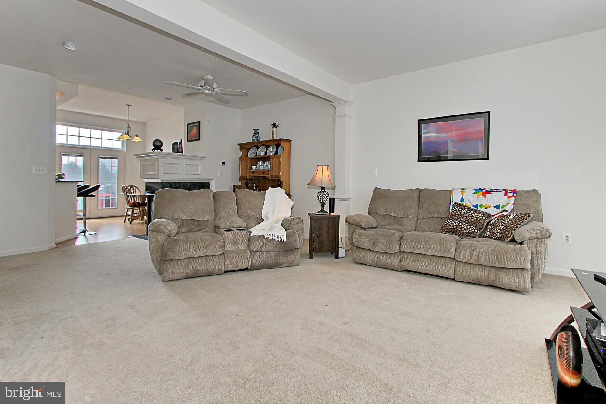 AUTUMN CHASE HUNT - Residential