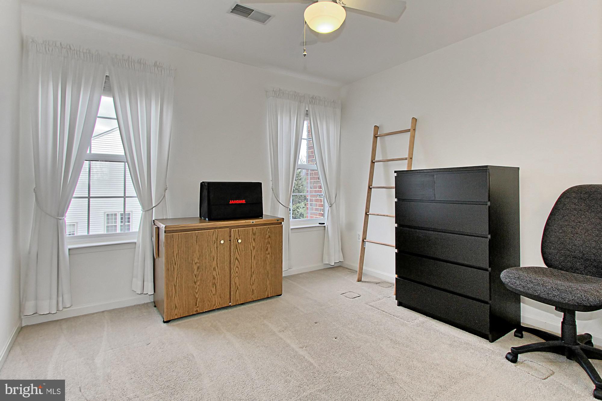 AUTUMN CHASE HUNT - Residential