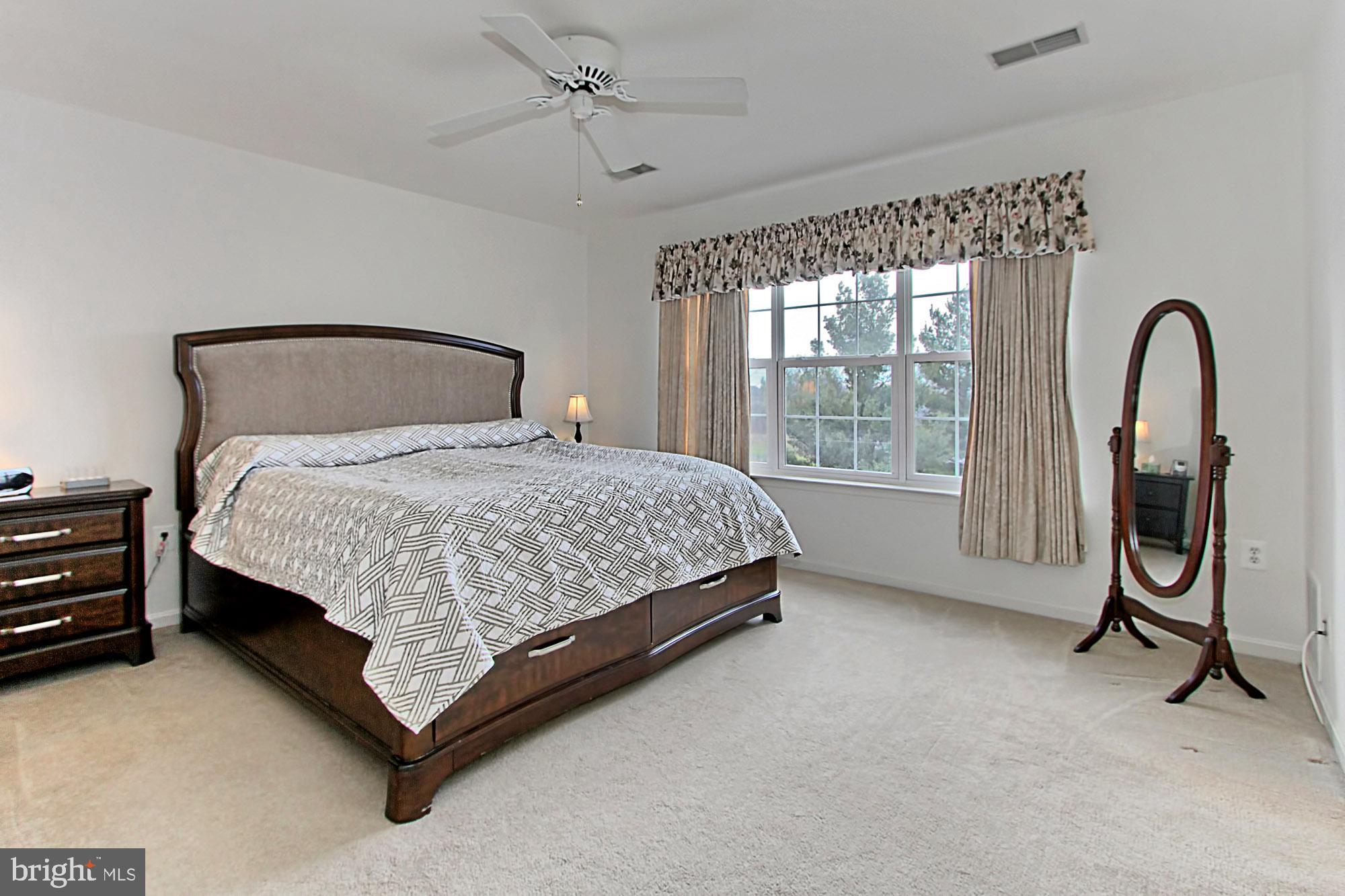 AUTUMN CHASE HUNT - Residential