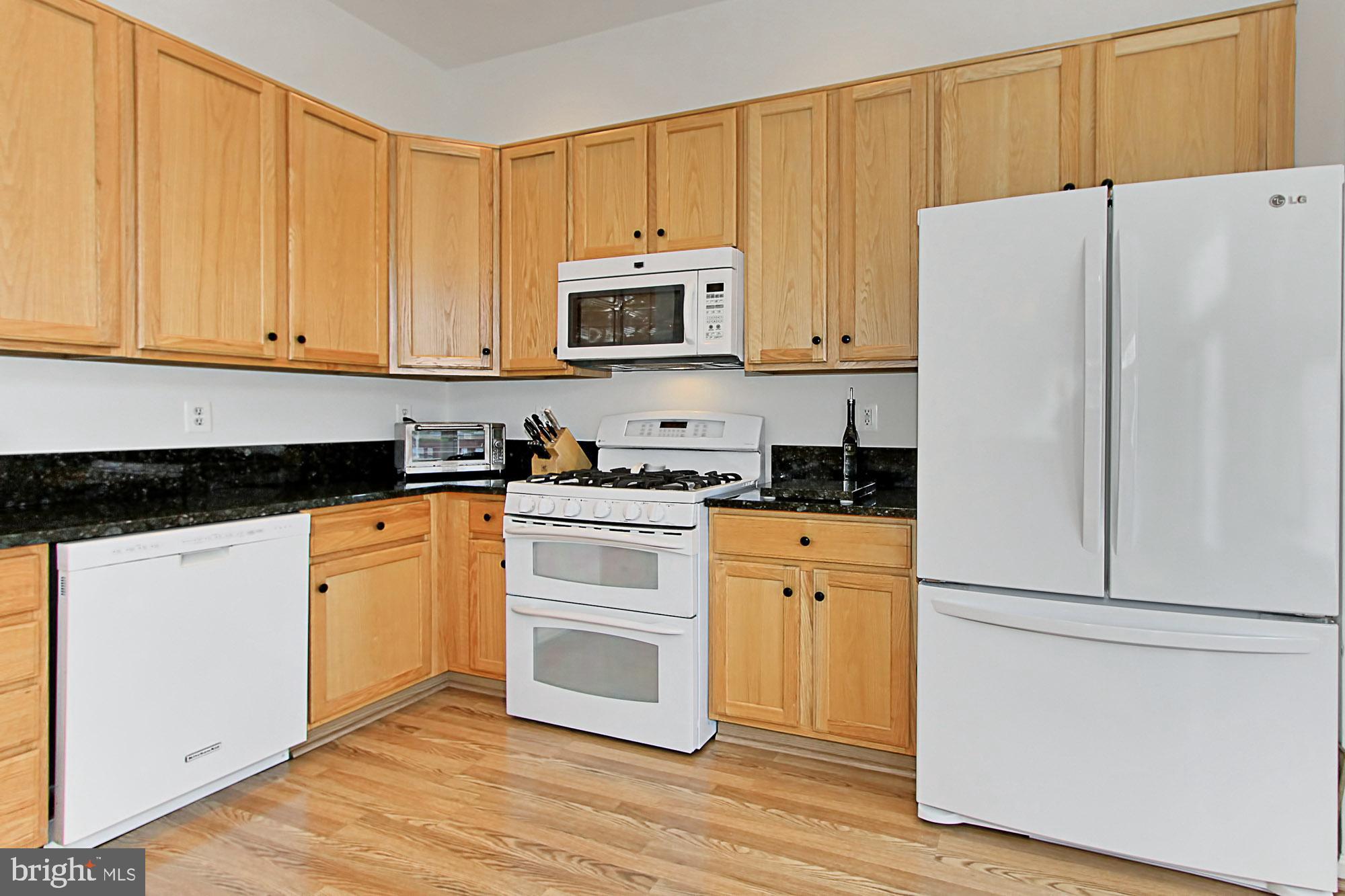 AUTUMN CHASE HUNT - Residential