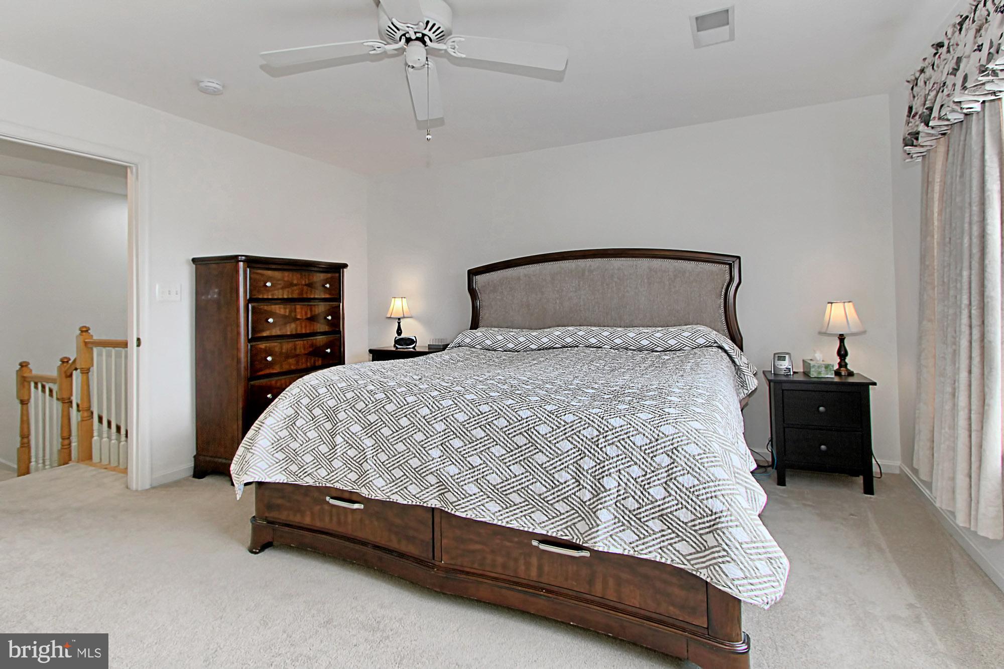 AUTUMN CHASE HUNT - Residential