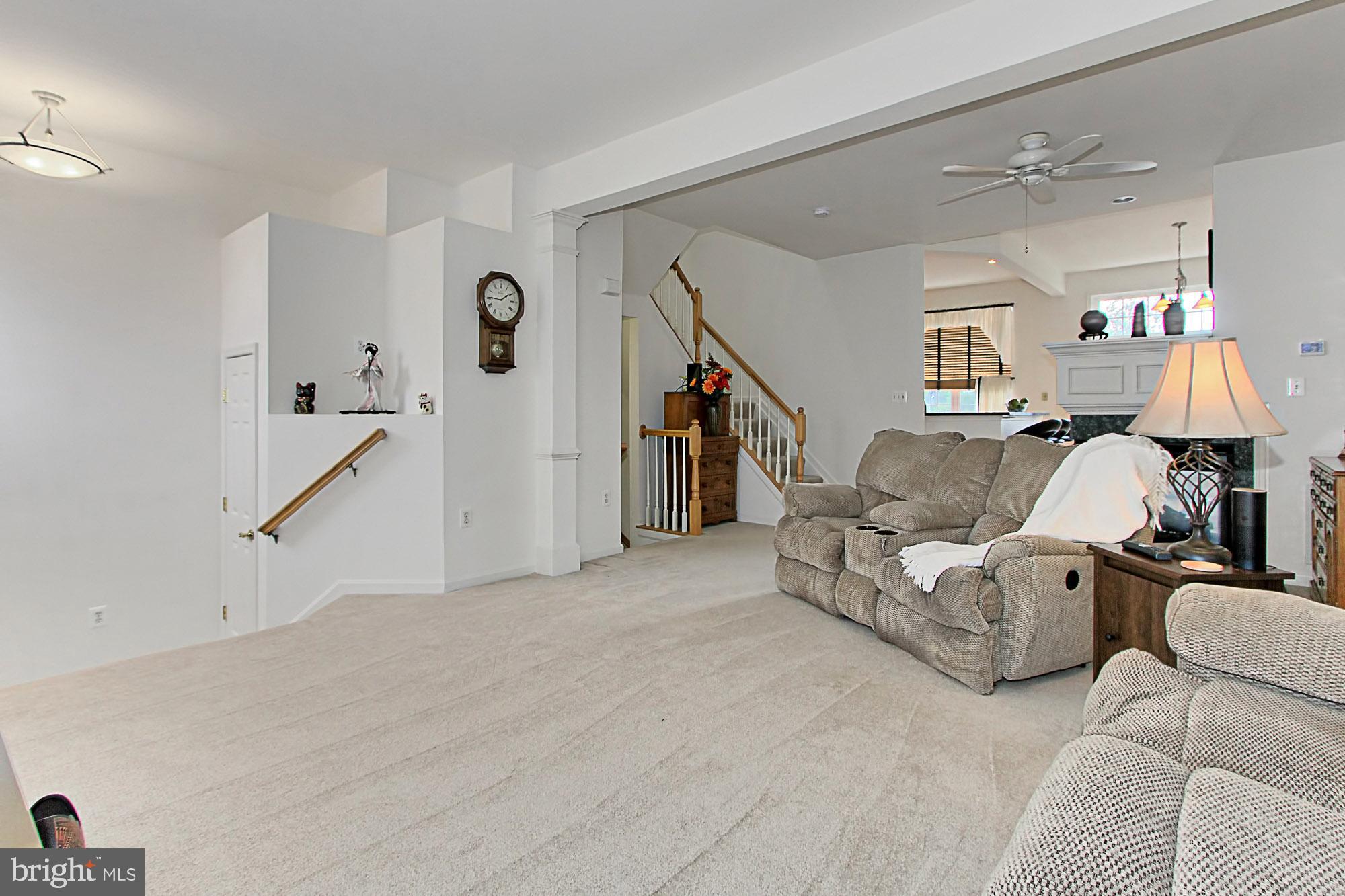 AUTUMN CHASE HUNT - Residential