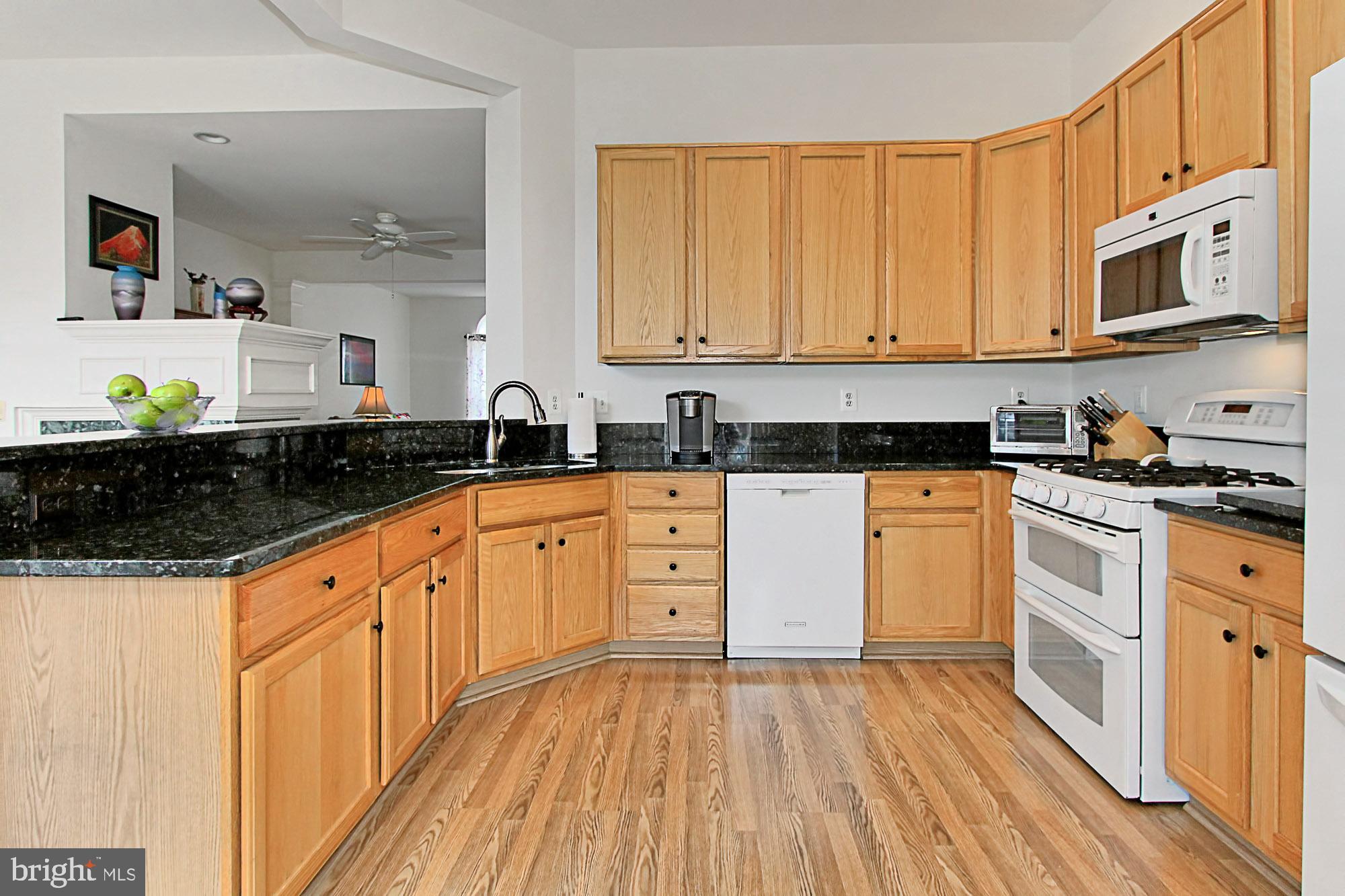 AUTUMN CHASE HUNT - Residential