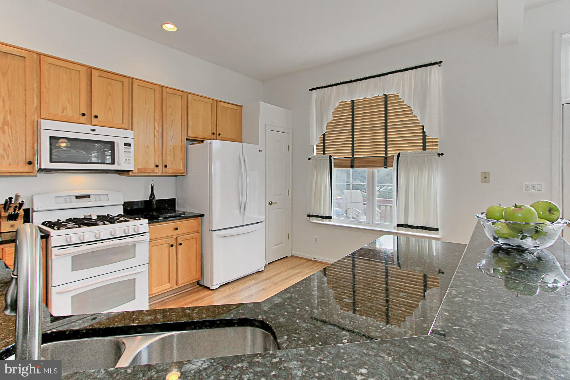 AUTUMN CHASE HUNT - Residential