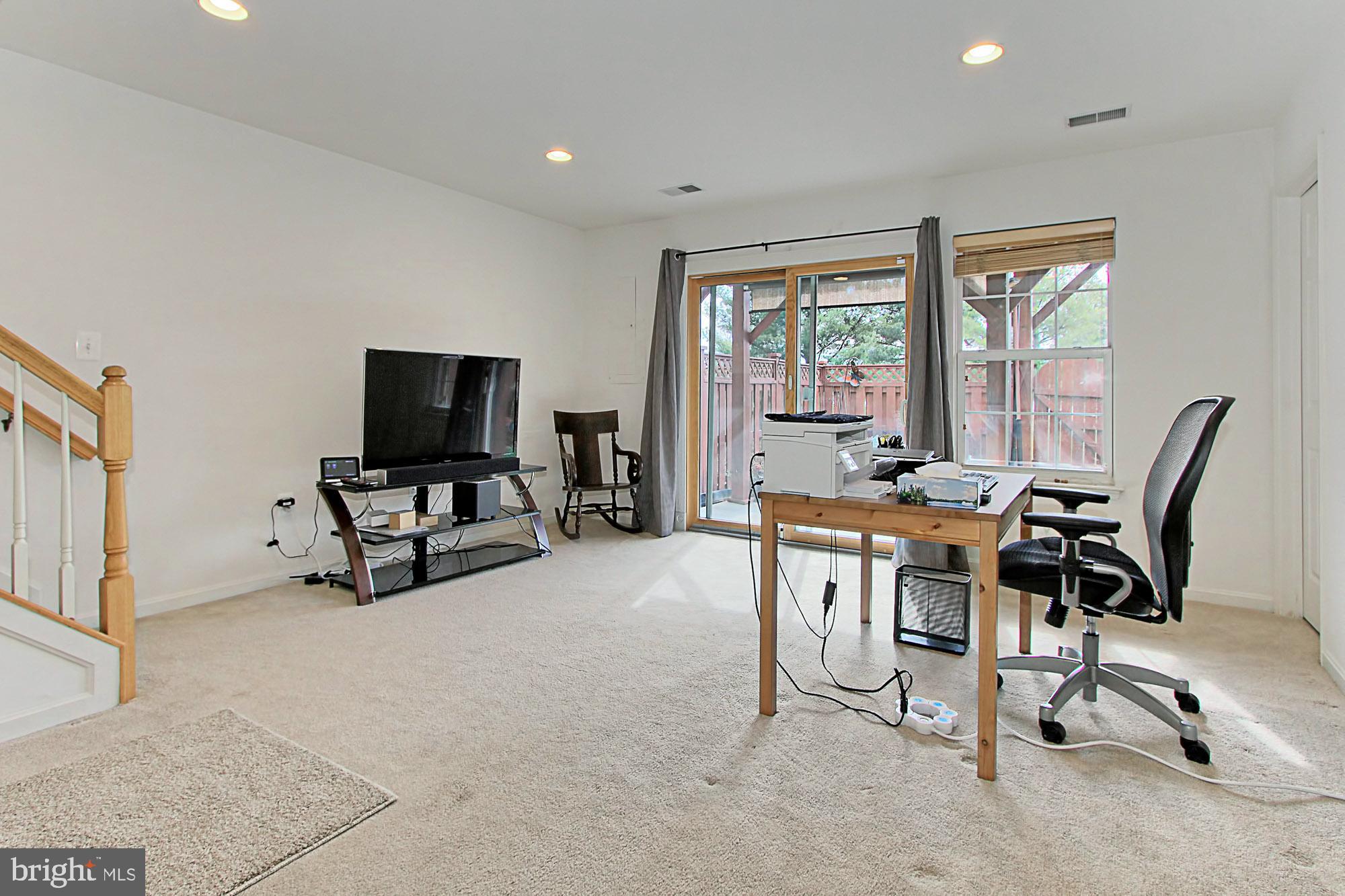 AUTUMN CHASE HUNT - Residential