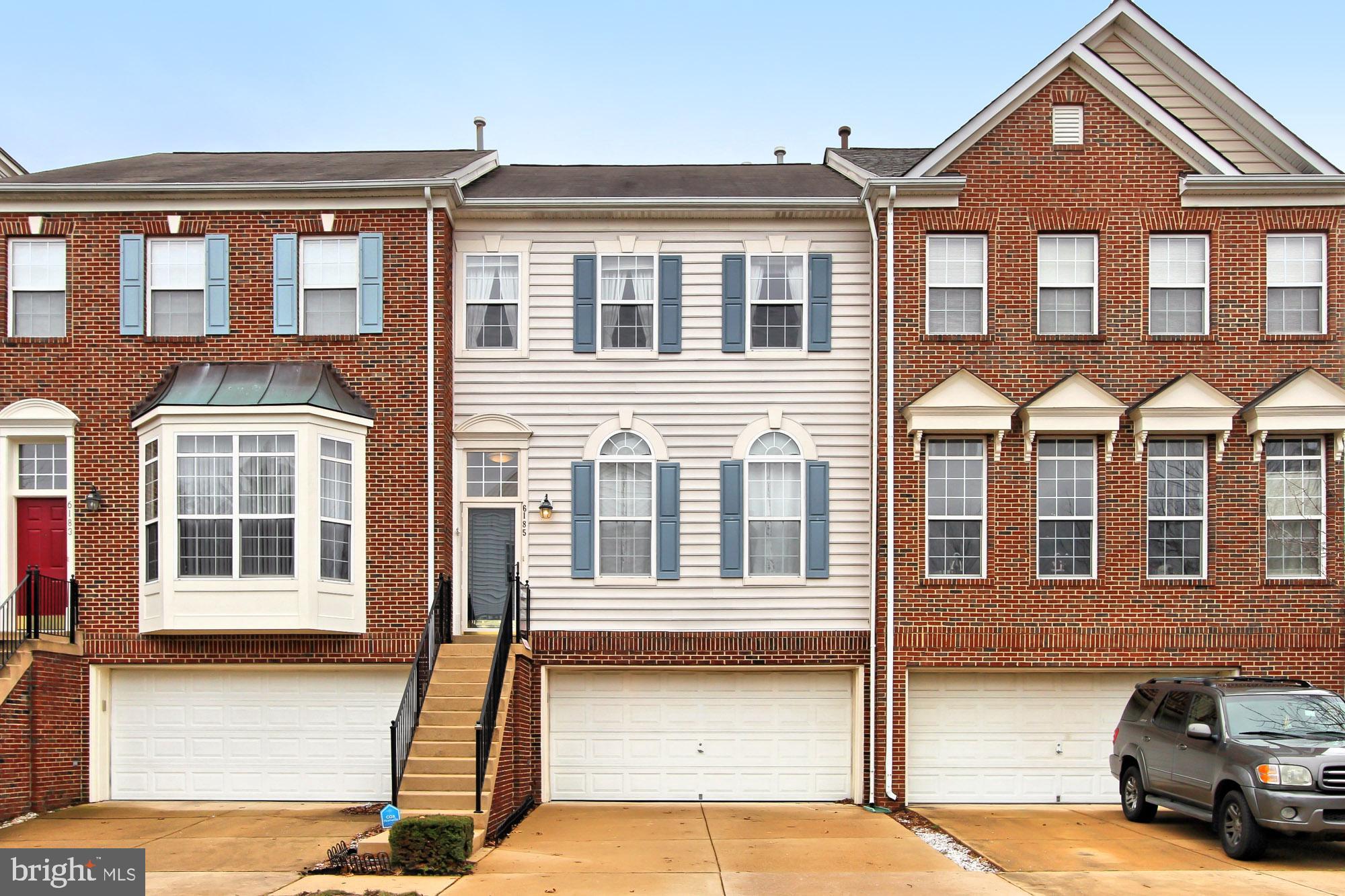 AUTUMN CHASE HUNT - Residential