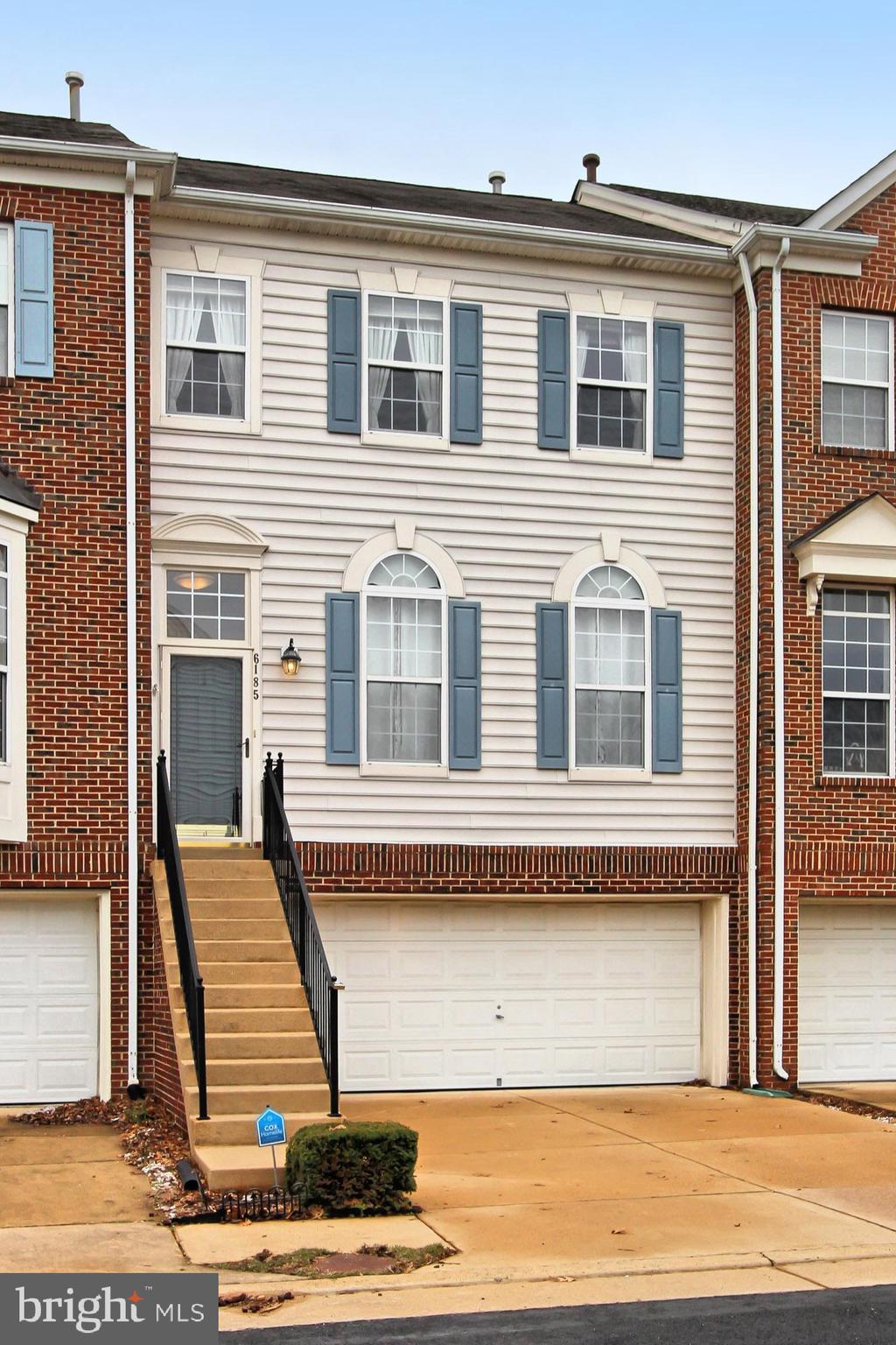 AUTUMN CHASE HUNT - Residential