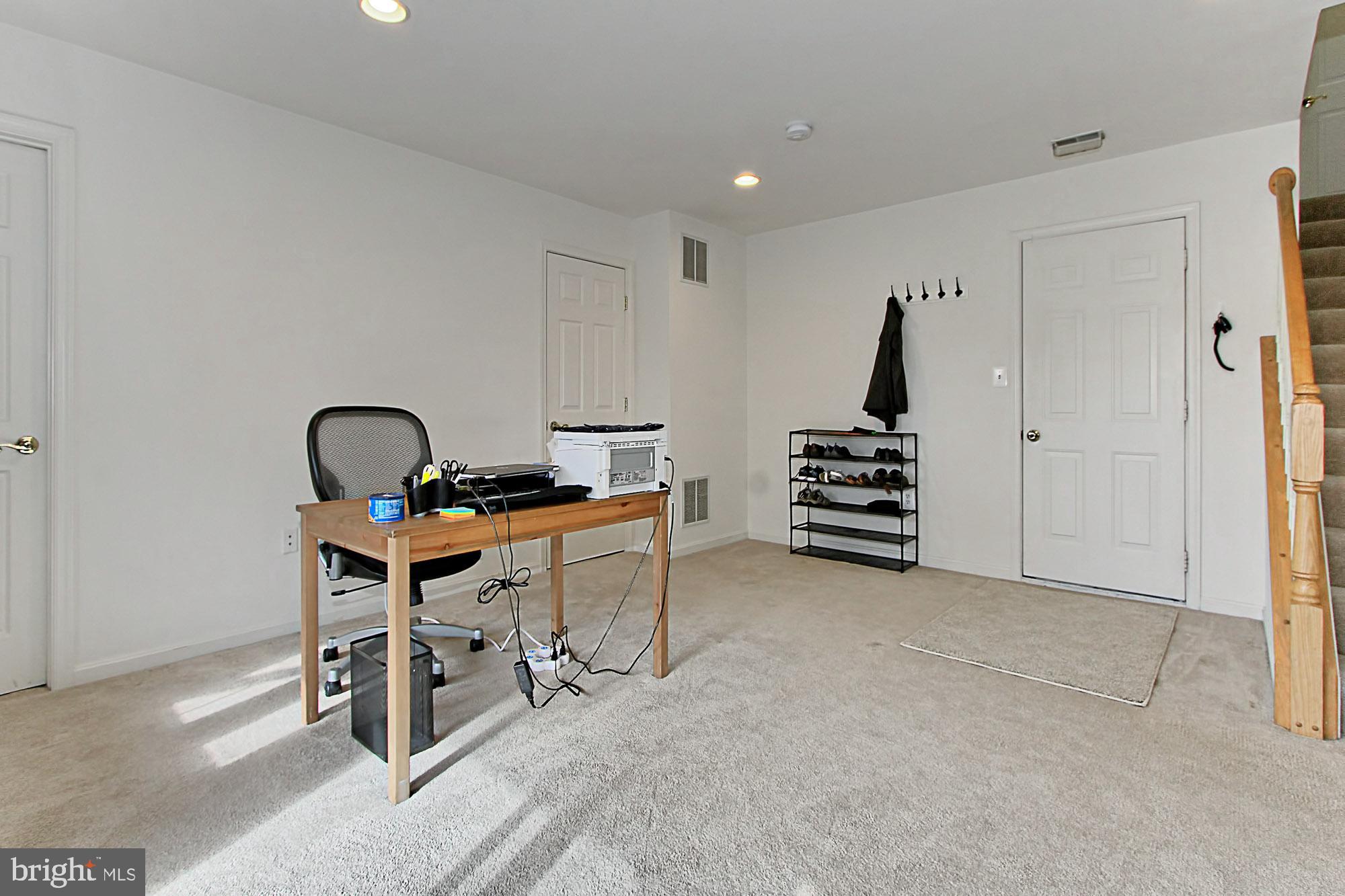 AUTUMN CHASE HUNT - Residential