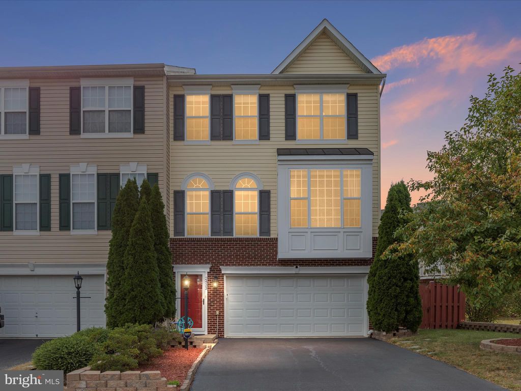 Photo of 2433 Battery Hill Circle, WOODBRIDGE, VA 22191 (MLS # VAPW2101840)