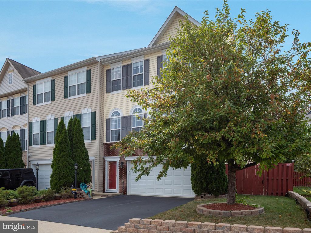 Photo of 2433 Battery Hill Circle, WOODBRIDGE, VA 22191 (MLS # VAPW2101840)