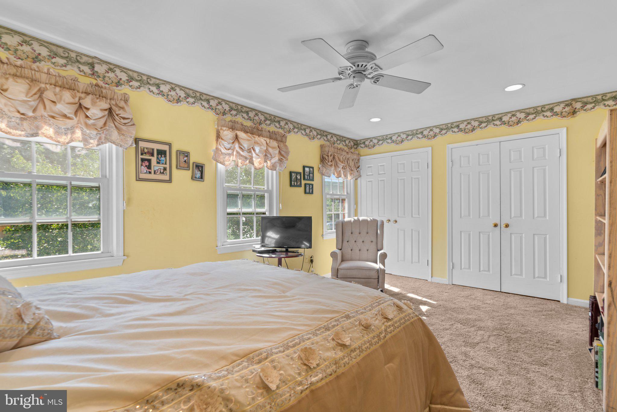 SANDY SPRING VILLAGE - Residential