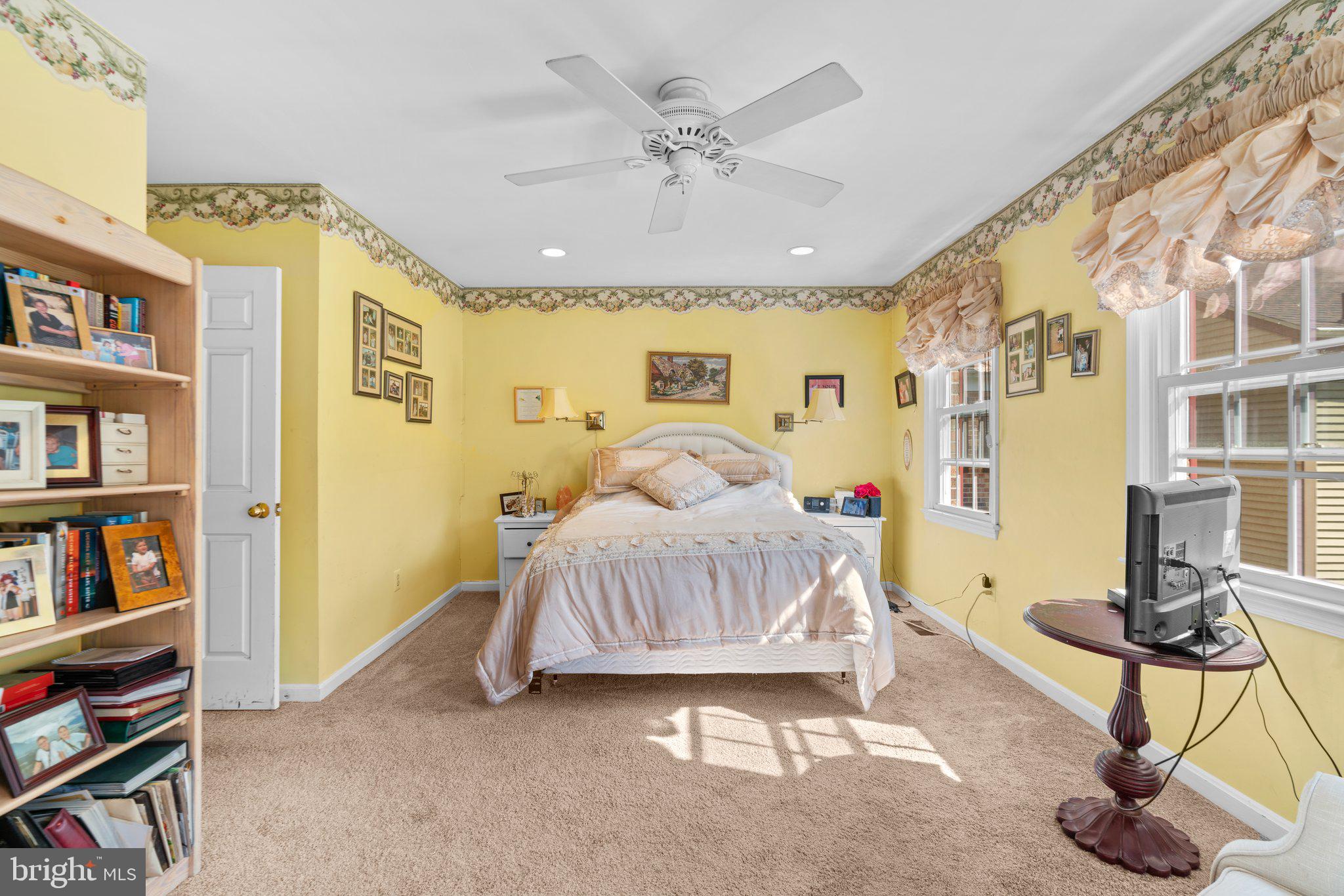 SANDY SPRING VILLAGE - Residential