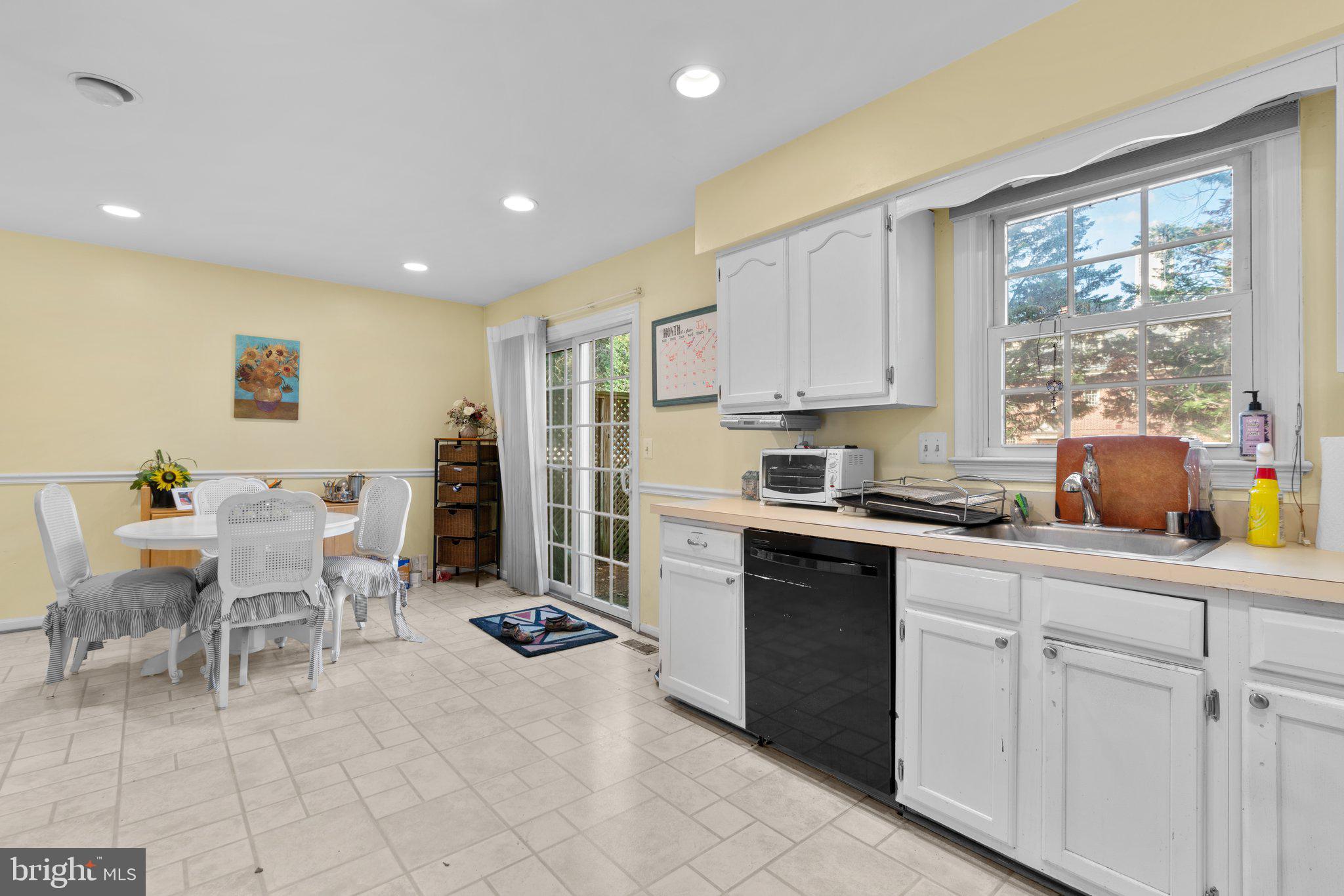 SANDY SPRING VILLAGE - Residential