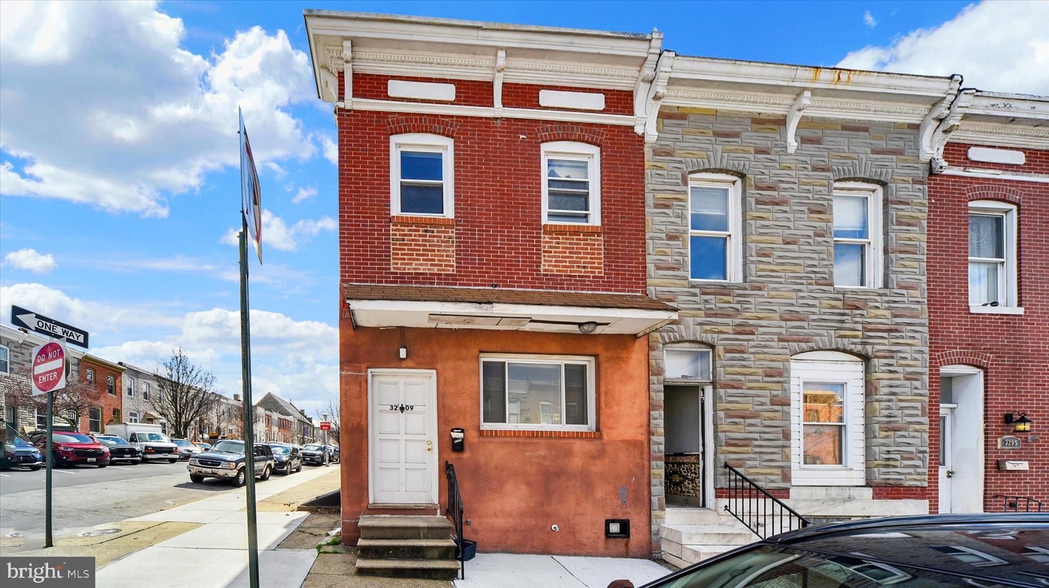 HIGHLANDTOWN - Commercial Sale