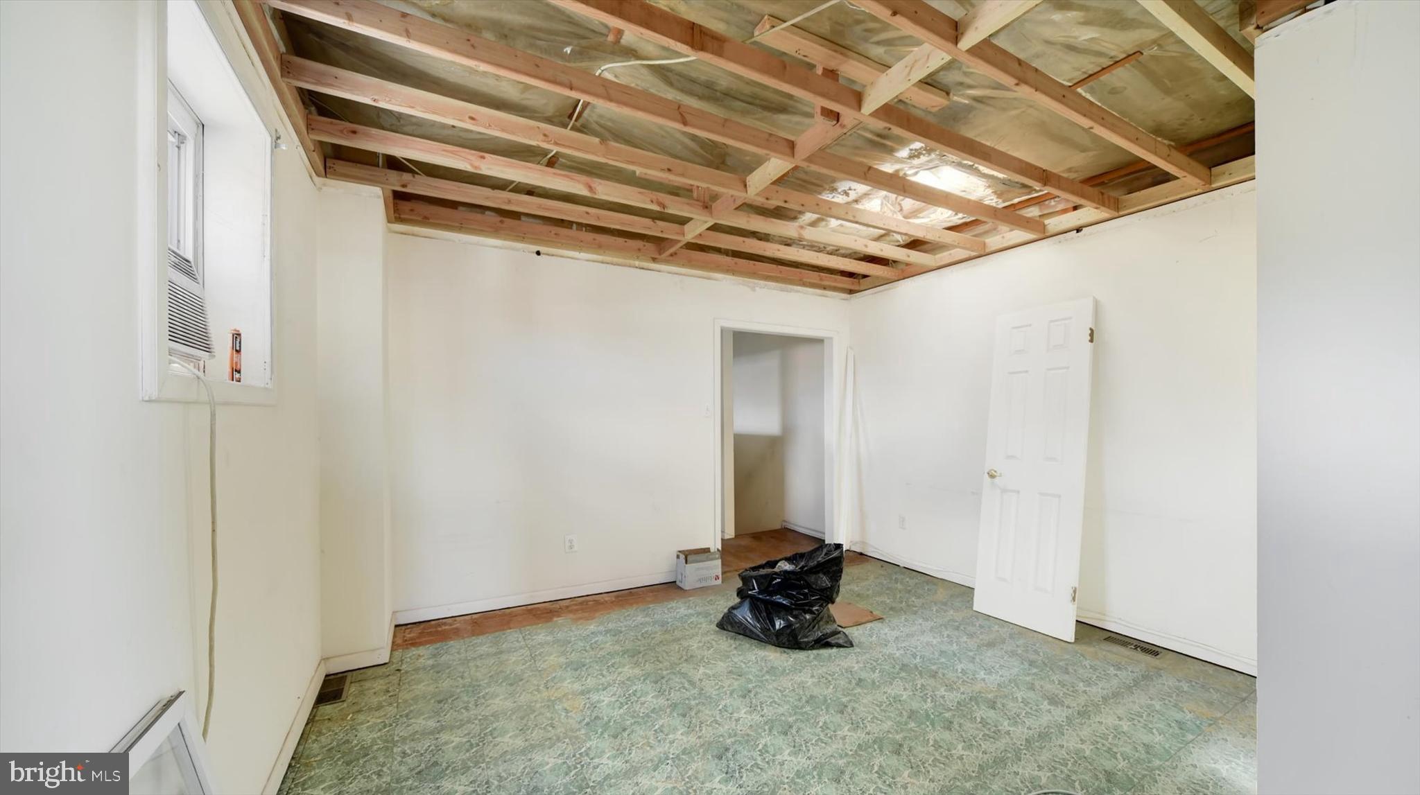 HIGHLANDTOWN - Commercial Sale