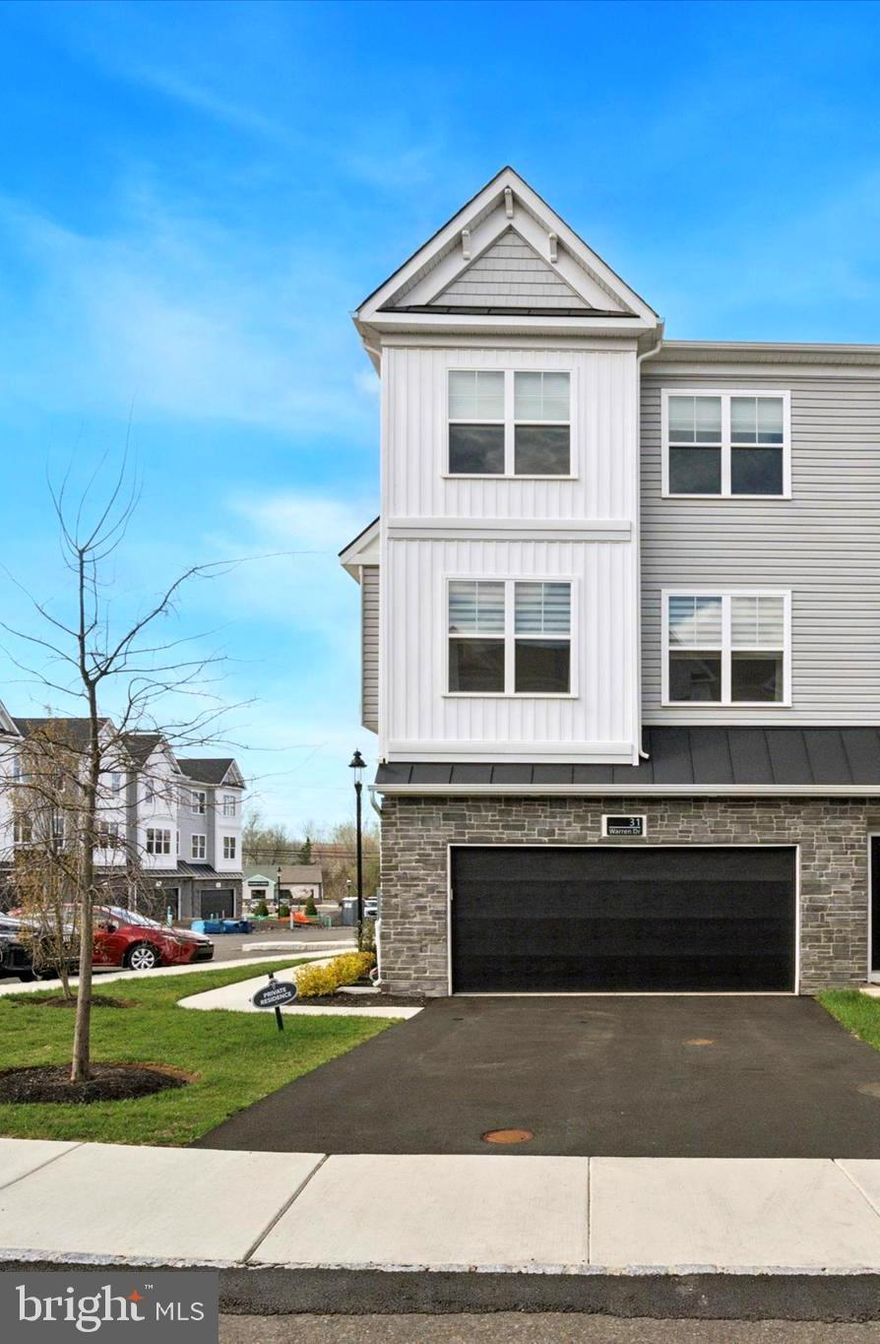 For Rent – Available May 1st | 4 Bed, 3.5 Bath Corner Townhome in Chalfont, PA

Modern 4 Bedroom, 3.5 Bath corner townhome in the award-winning Central Bucks School District. Features include a gourmet kitchen with quartz countertops and upgraded appliances, luxury flooring, smart lighting, automated blinds, and a whole house water filtration system. The main level offers a spacious great room and deck with open views. Upstairs includes 3 bedrooms with a luxurious owner’s suite. First floor includes a private bedroom with a full bath and a 2 car garage.

Walk to Butler Elementary, Giant, and Starbucks. 10 mins to Doylestown, 8 mins to Peace Valley Park, and close to SEPTA Regional Rail.

Owner pays HOA. Tenant responsible for utilities and trash fee.
Available May 1st – Minimum 12-month lease (24 months preferred).
Schedule your showing today!