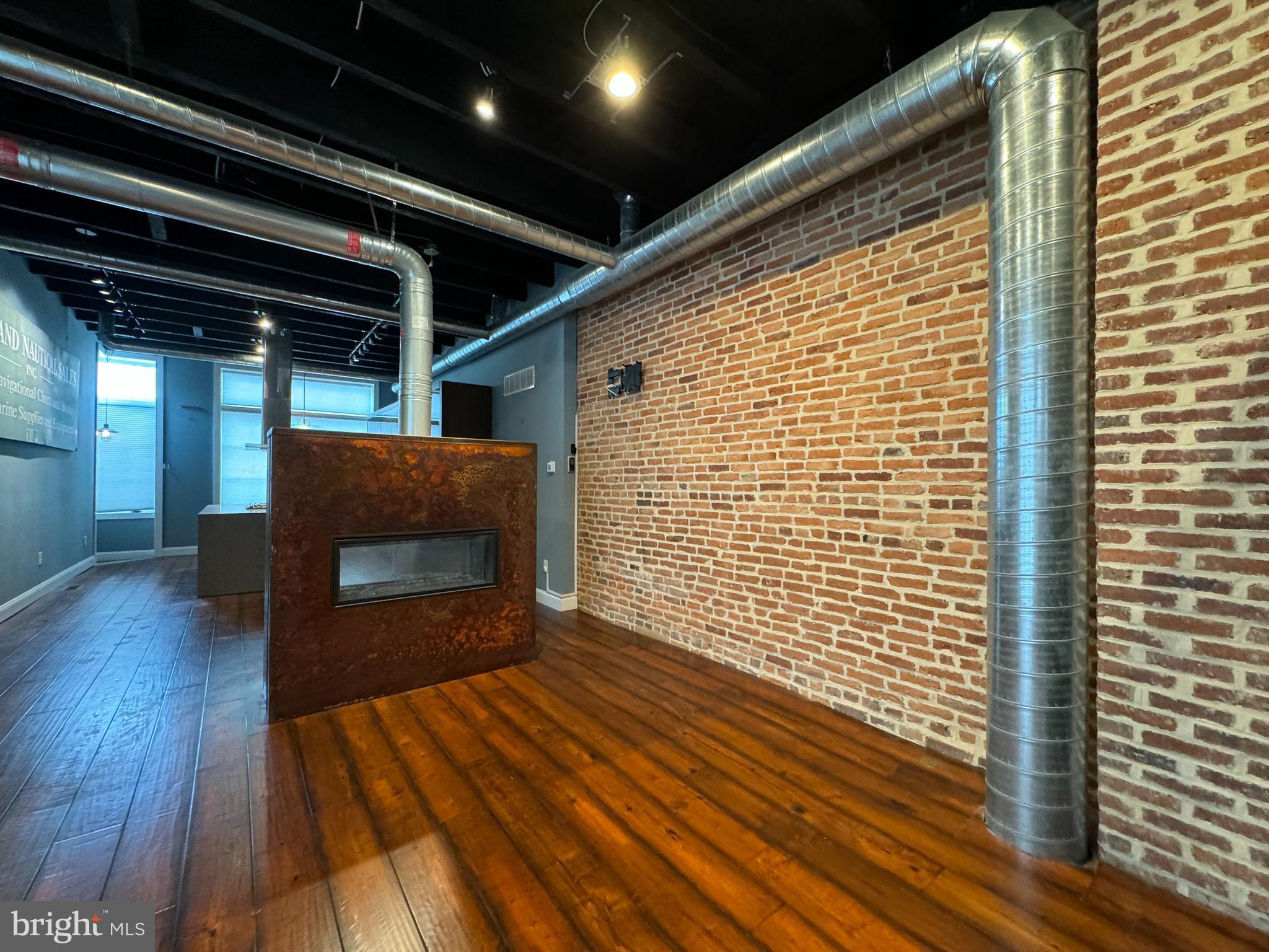 LOCUST POINT - Residential