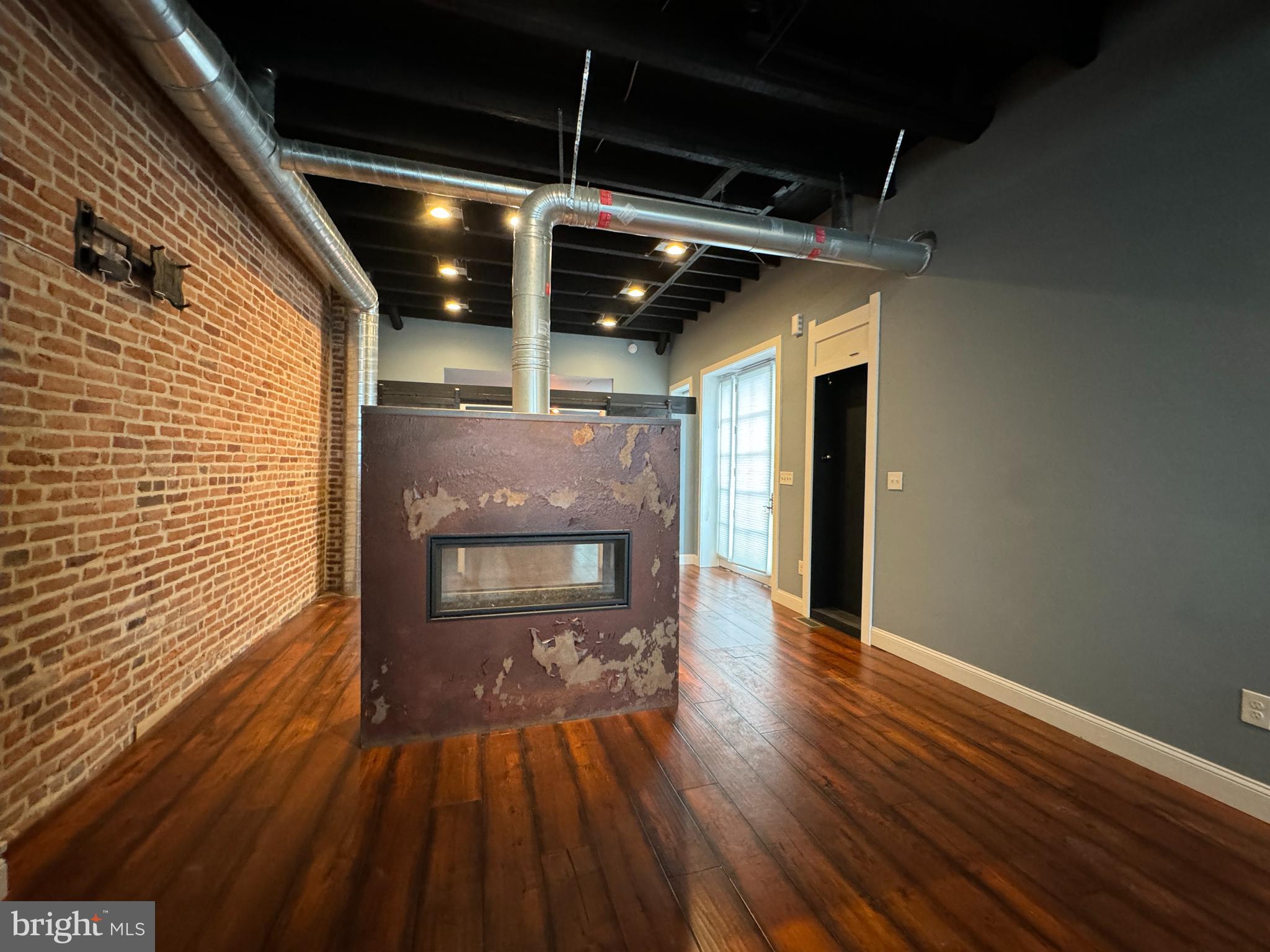 LOCUST POINT - Residential