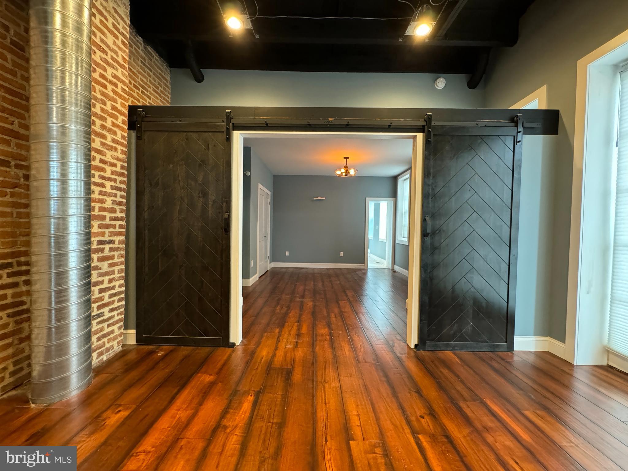 LOCUST POINT - Residential