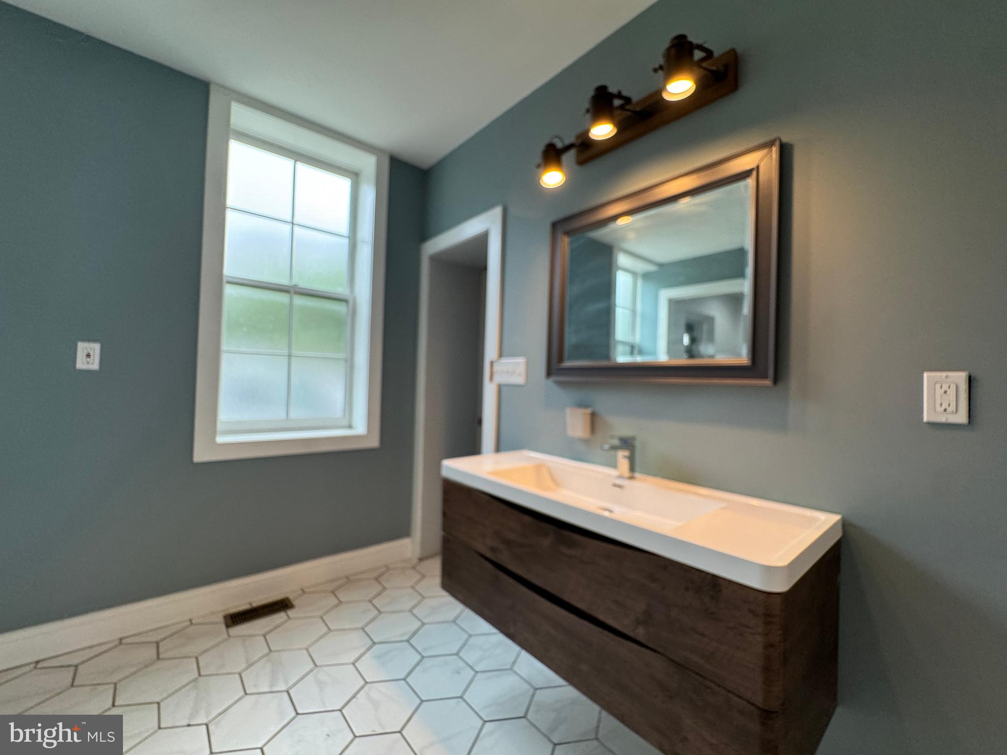 LOCUST POINT - Residential