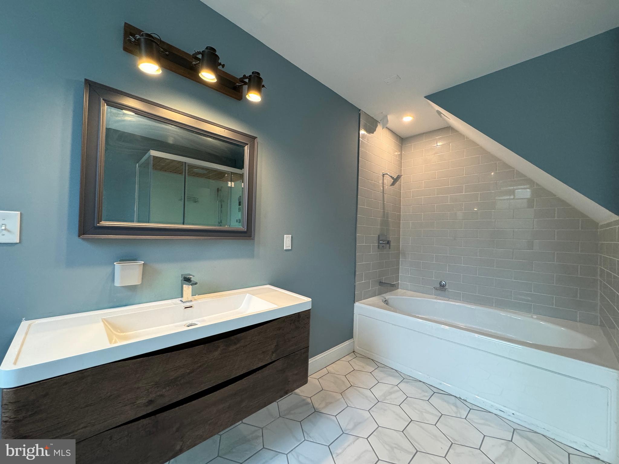 LOCUST POINT - Residential