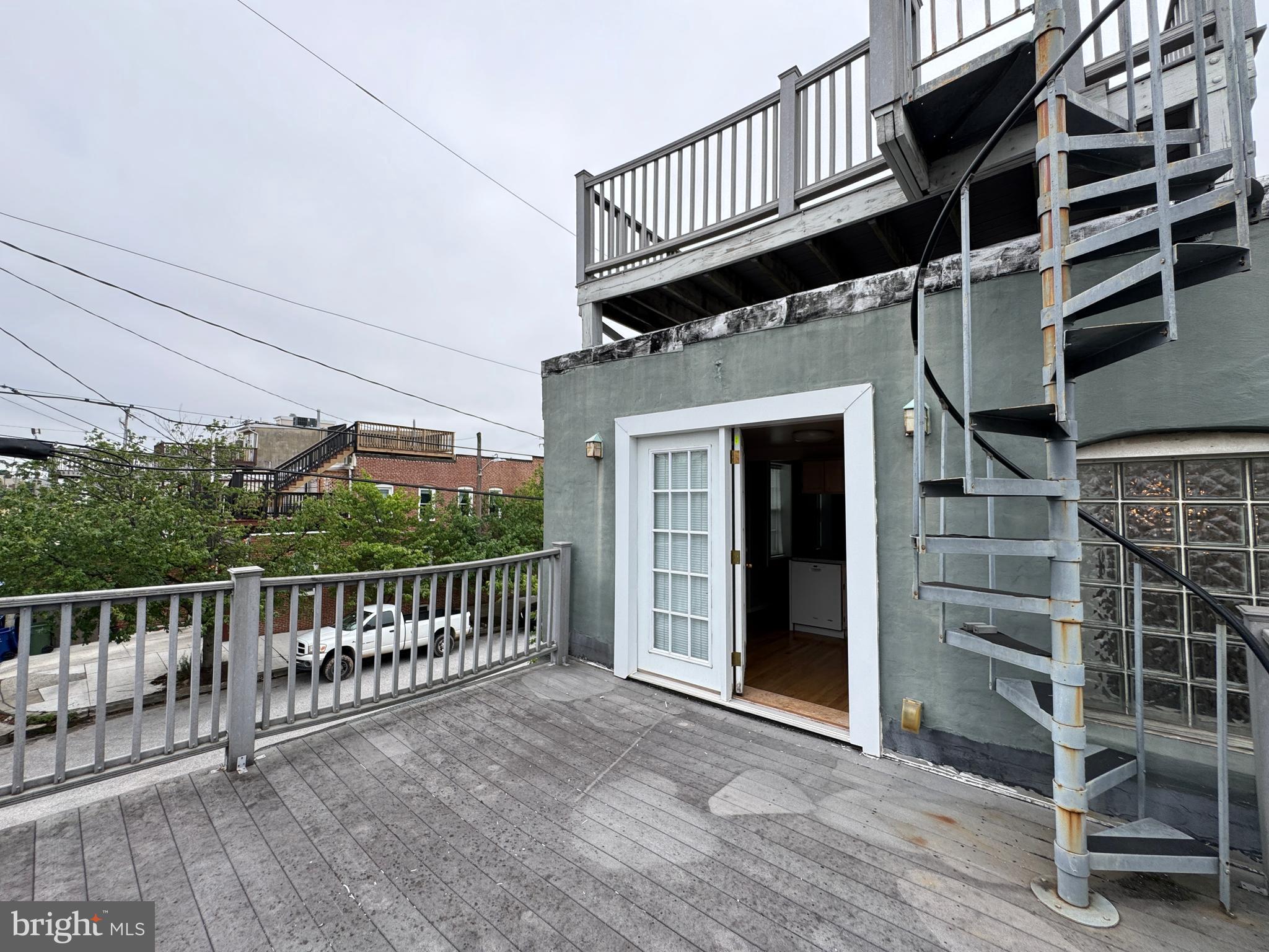 LOCUST POINT - Residential