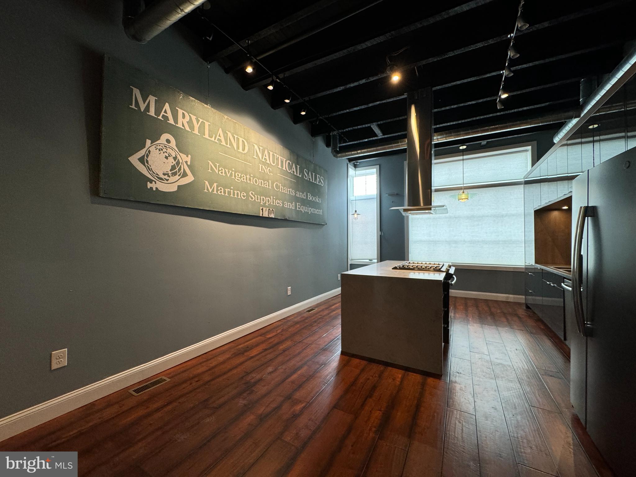 LOCUST POINT - Residential