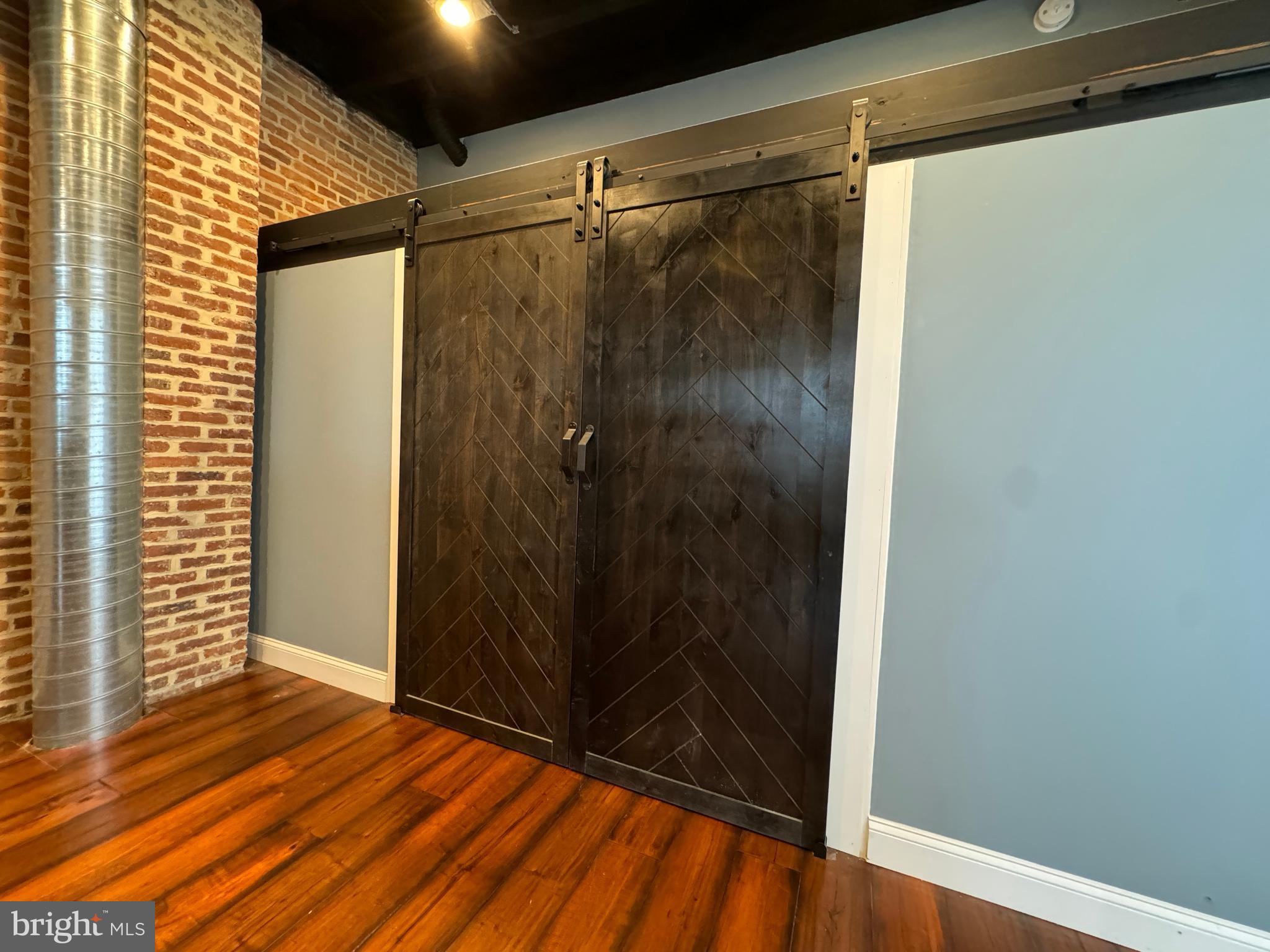 LOCUST POINT - Residential